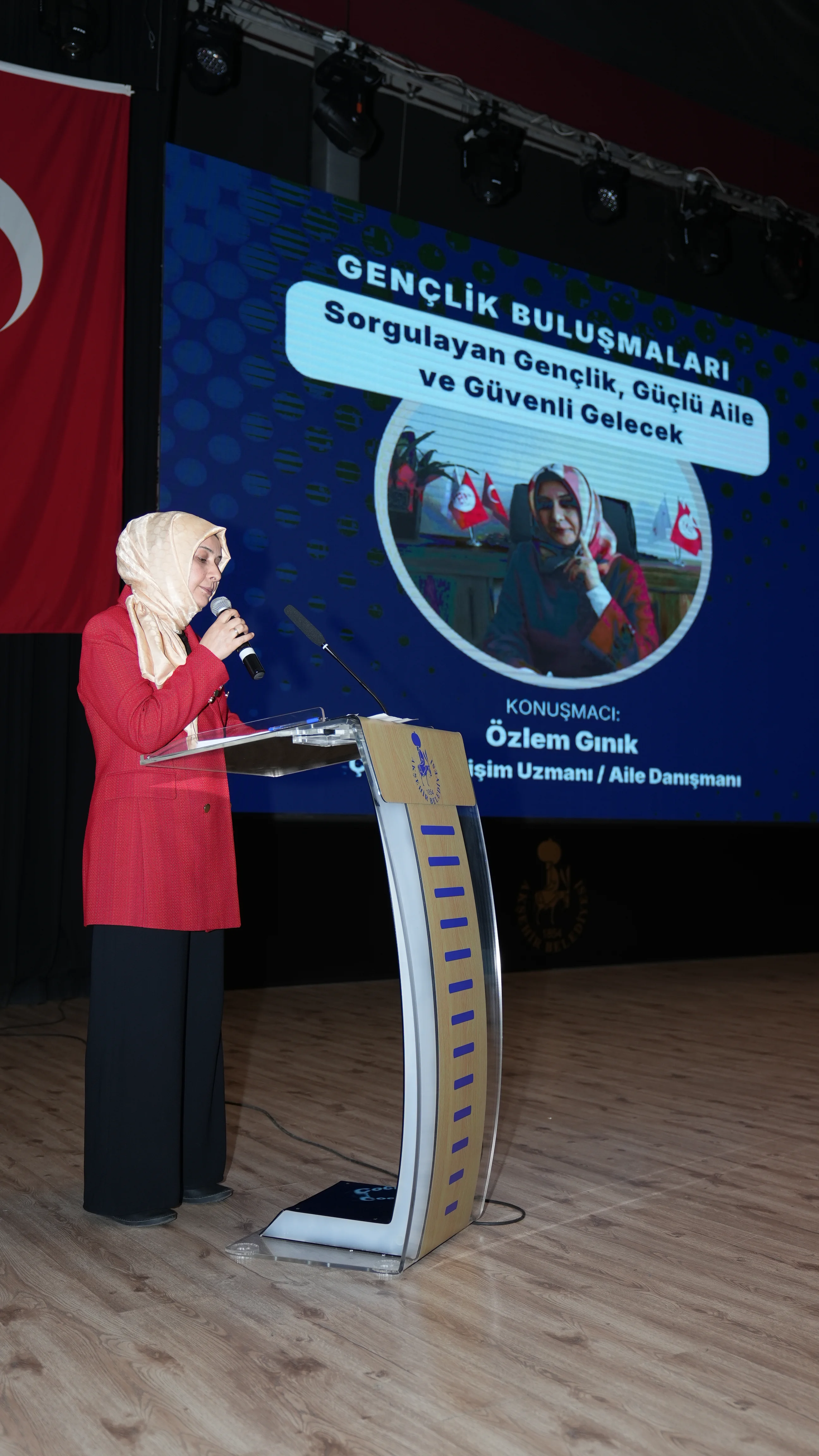 Sorgulayan Gençlik Güçlü Aile Güvenli Gelecek Semineri