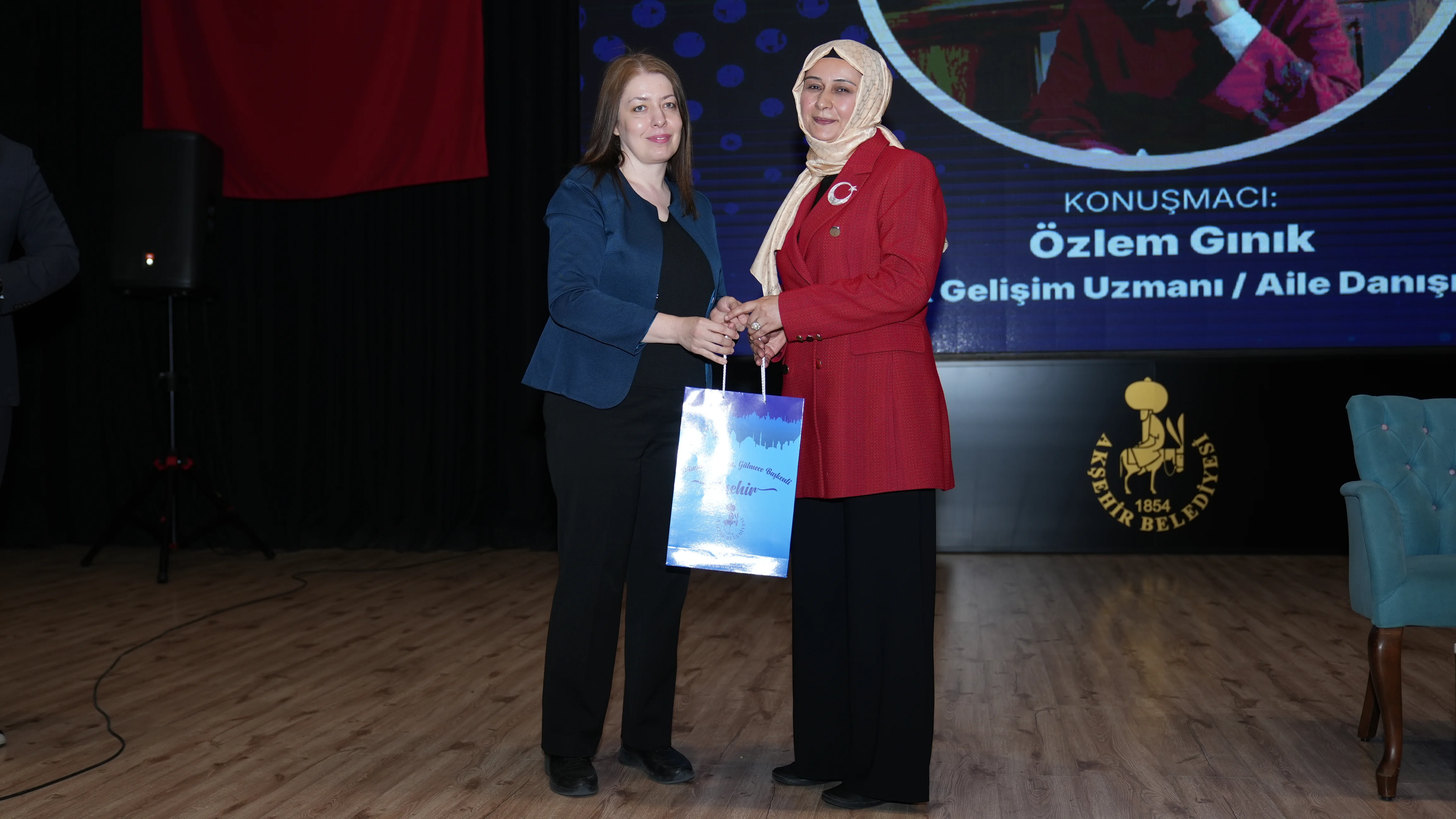 Sorgulayan Gençlik Güçlü Aile Güvenli Gelecek Semineri