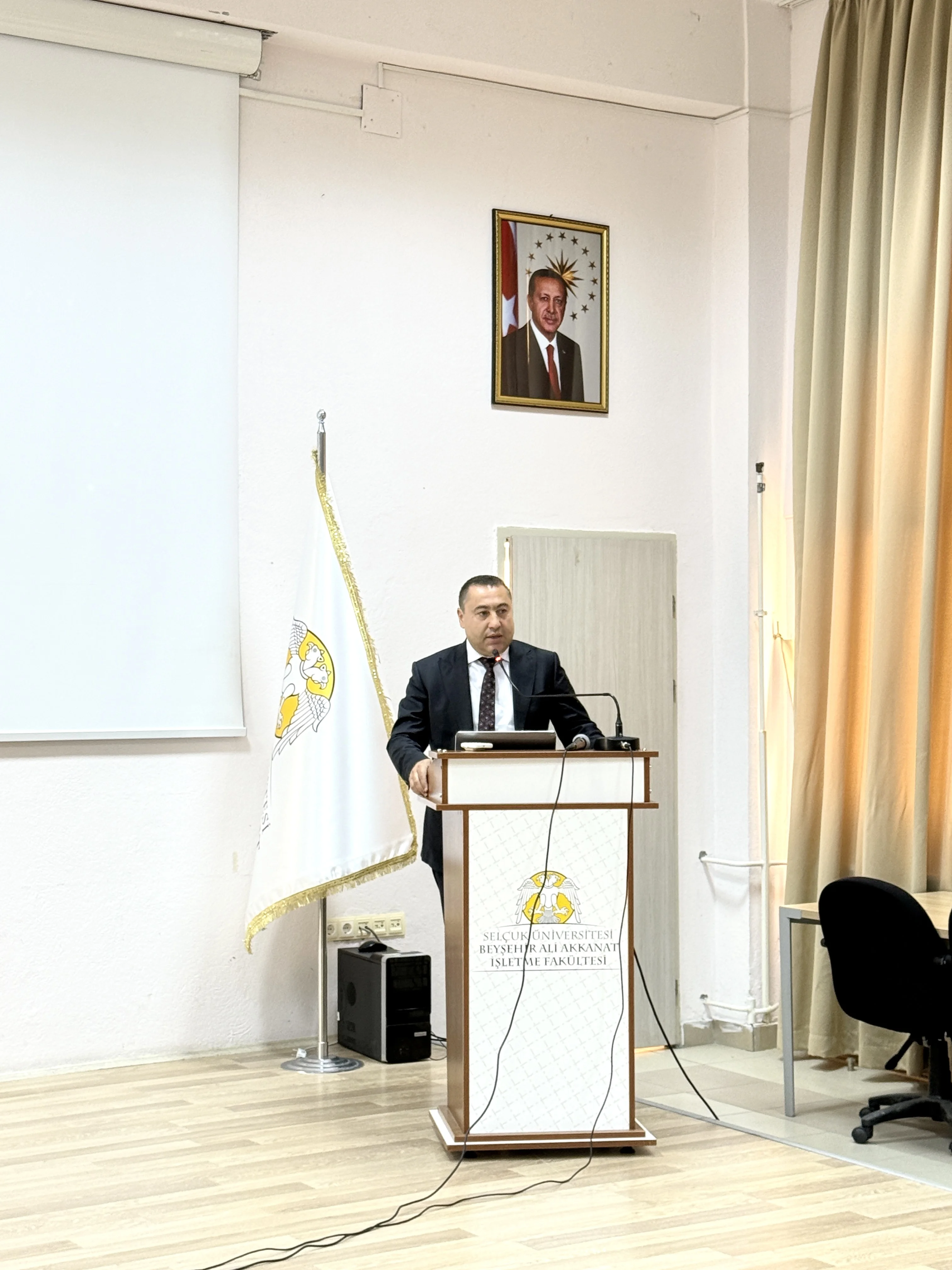 Türkiye’nin İlk Uzay Mühendisi Karakaş, öğrencilerle bir araya geldi