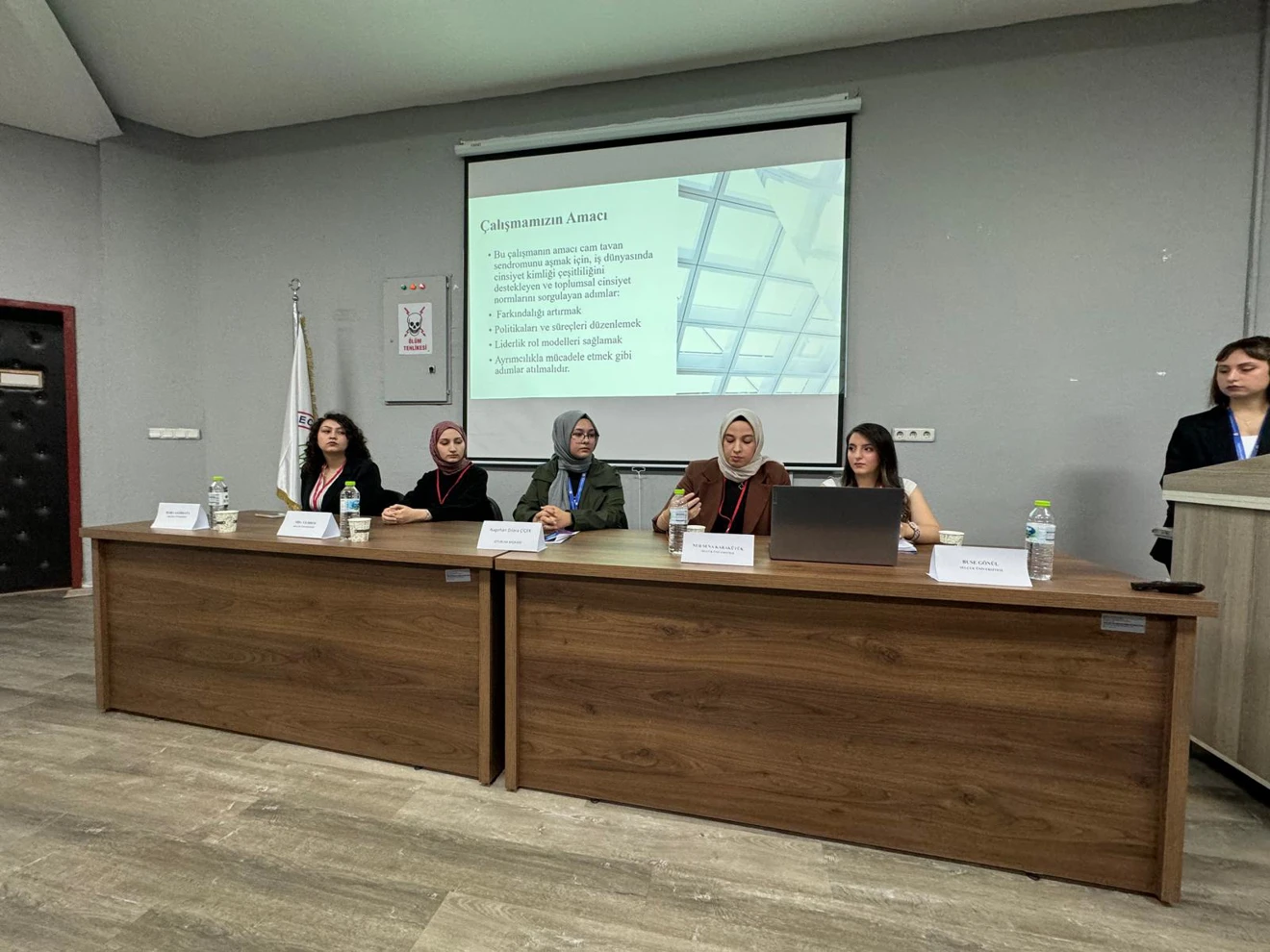 Sosyal Hizmet Bölümümüz öğrencileri Zonguldak Bülent Ecevit Üniversitesi  Kadın Çalışmaları Öğrenci Kongresine katıldılar.