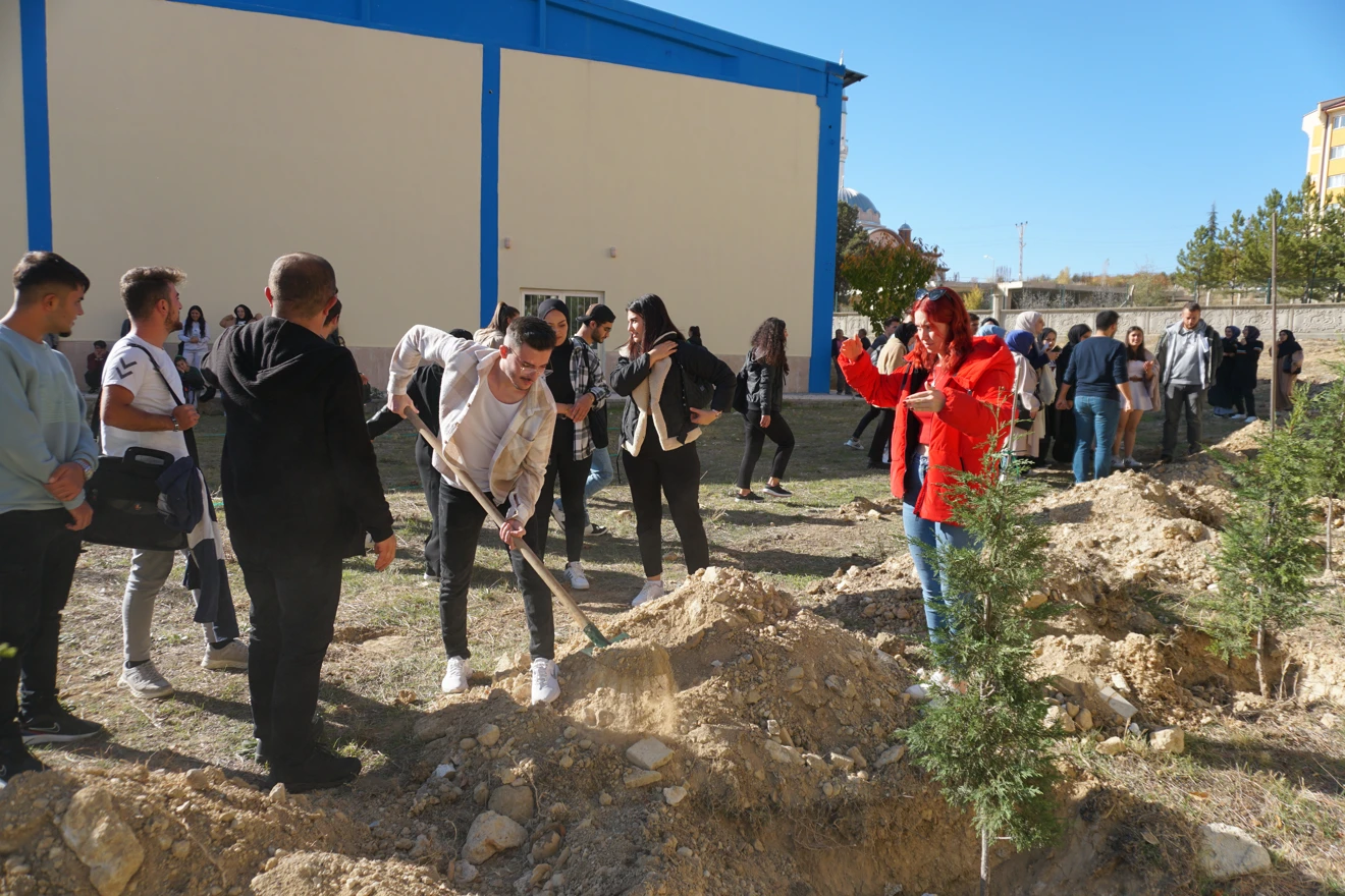"100 Fidan 100 Nefes" Fidan Dikim Etkinliğini Gerçekleştirdik.