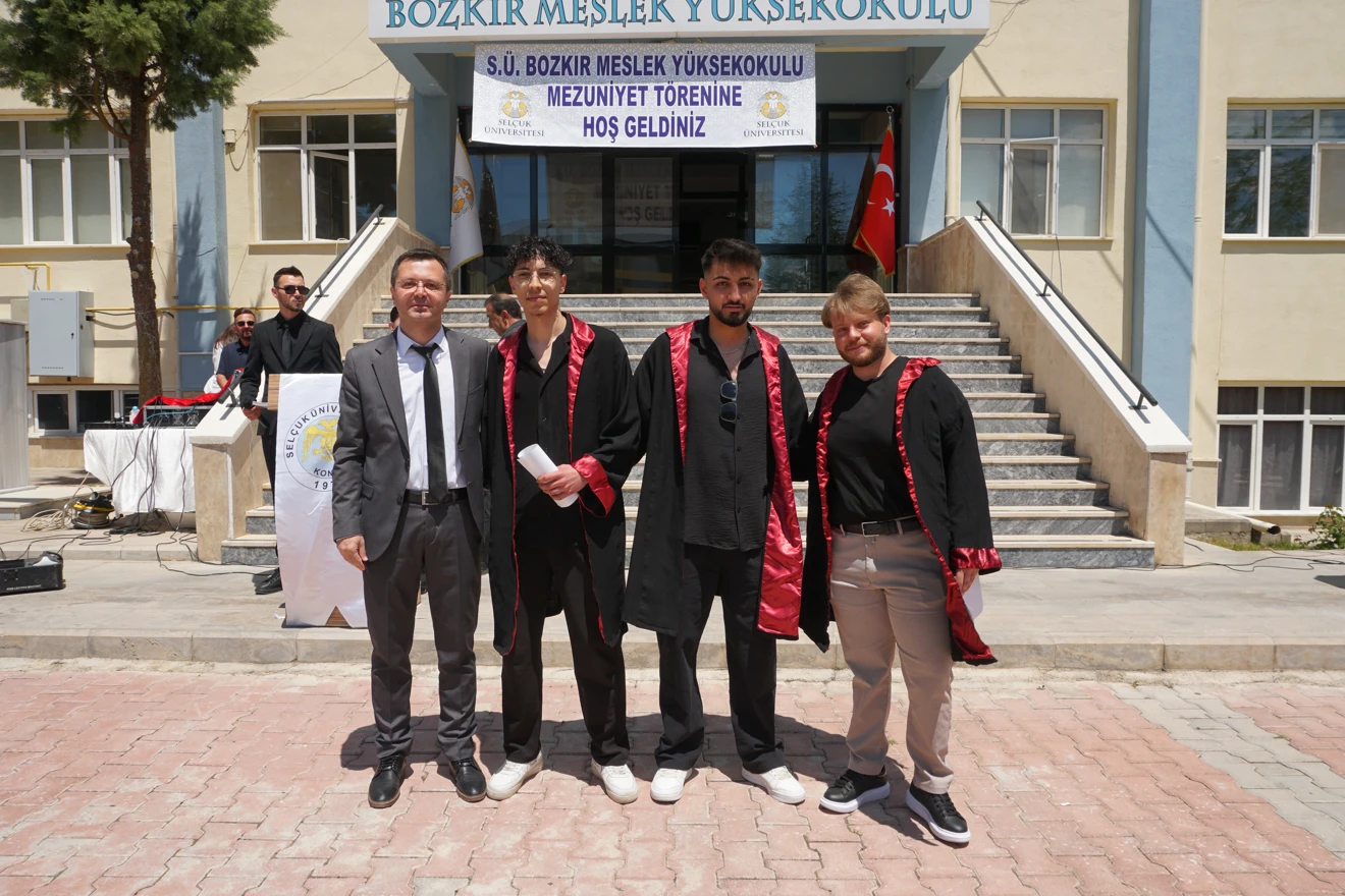 Bozkır Meslek Yüksekokulu’ndan 30. Mezuniyet Coşkusu