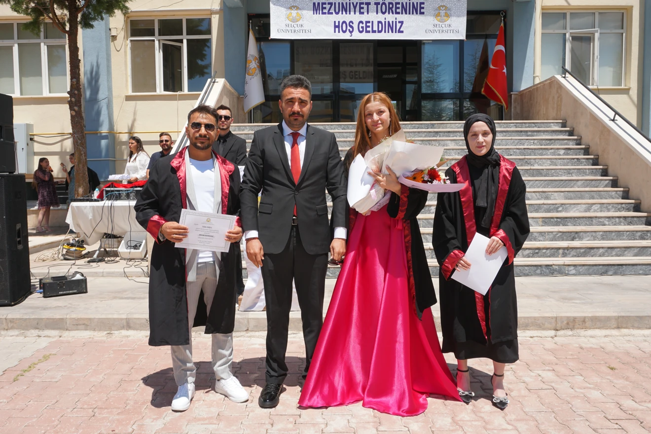 Bozkır Meslek Yüksekokulu’ndan 30. Mezuniyet Coşkusu
