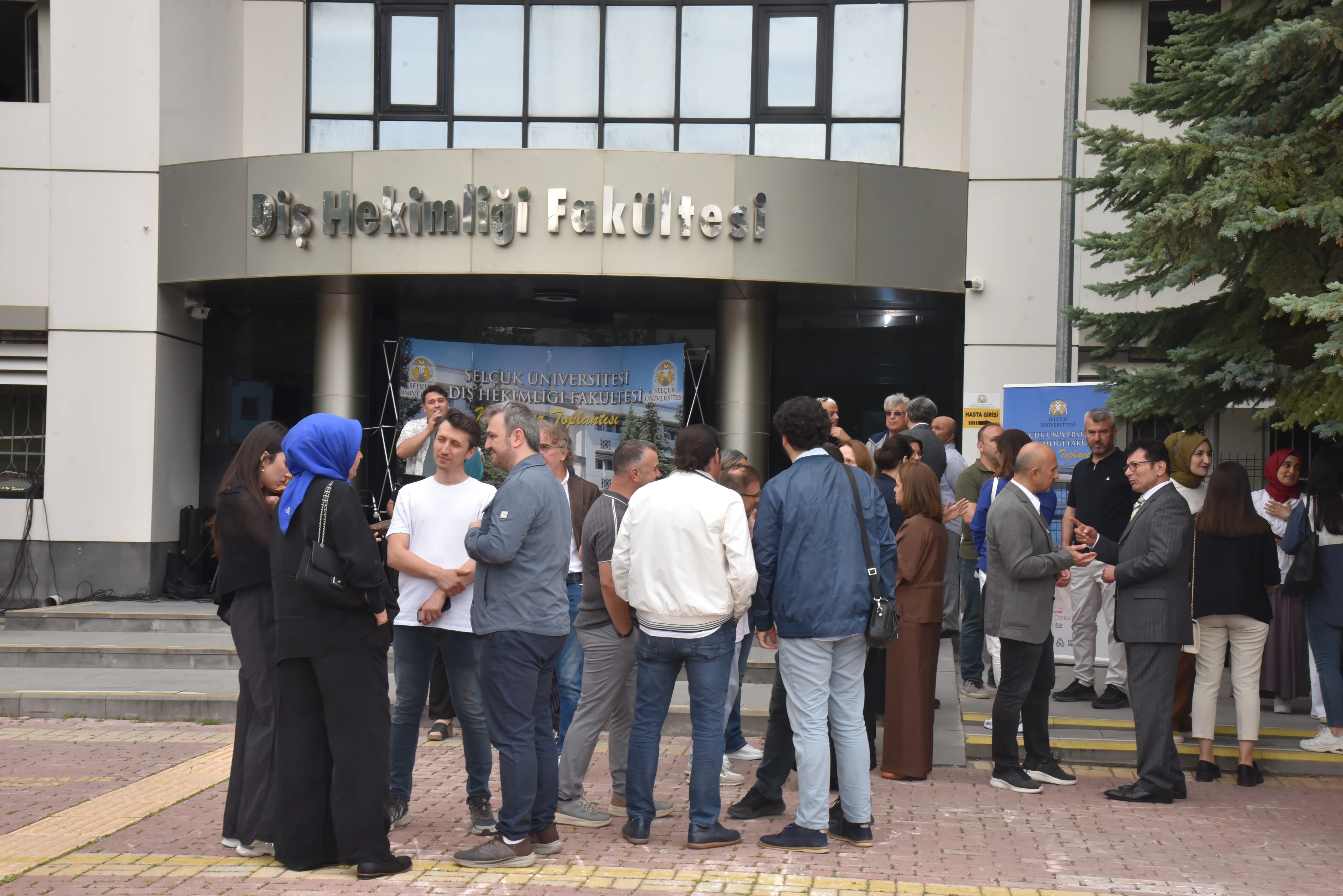 Selçuk Üniversitesi Diş Hekimliği Fakültesi Mezunları Geleneksel Buluşmada Bir Araya Geldi