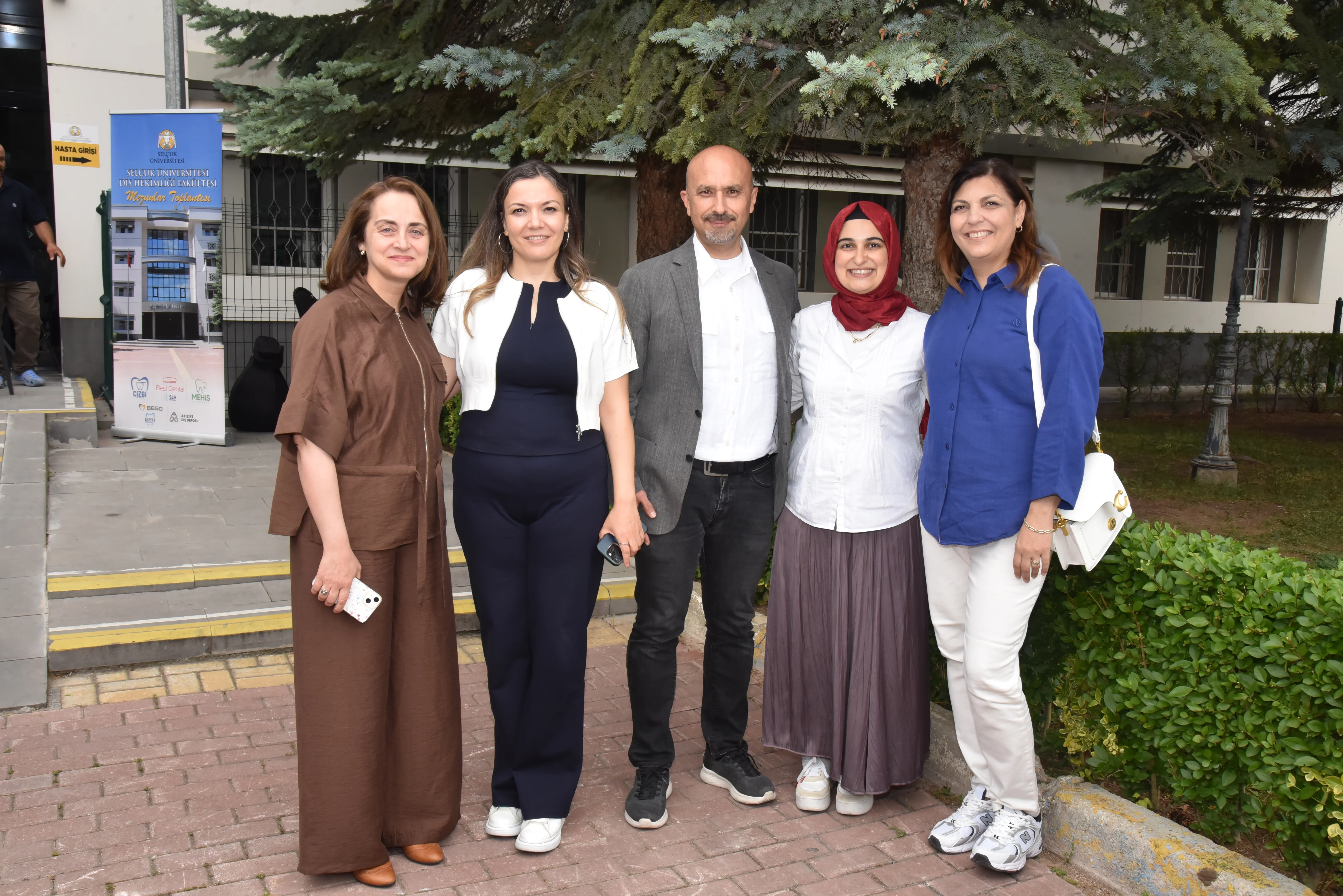 Selçuk Üniversitesi Diş Hekimliği Fakültesi Mezunları Geleneksel Buluşmada Bir Araya Geldi