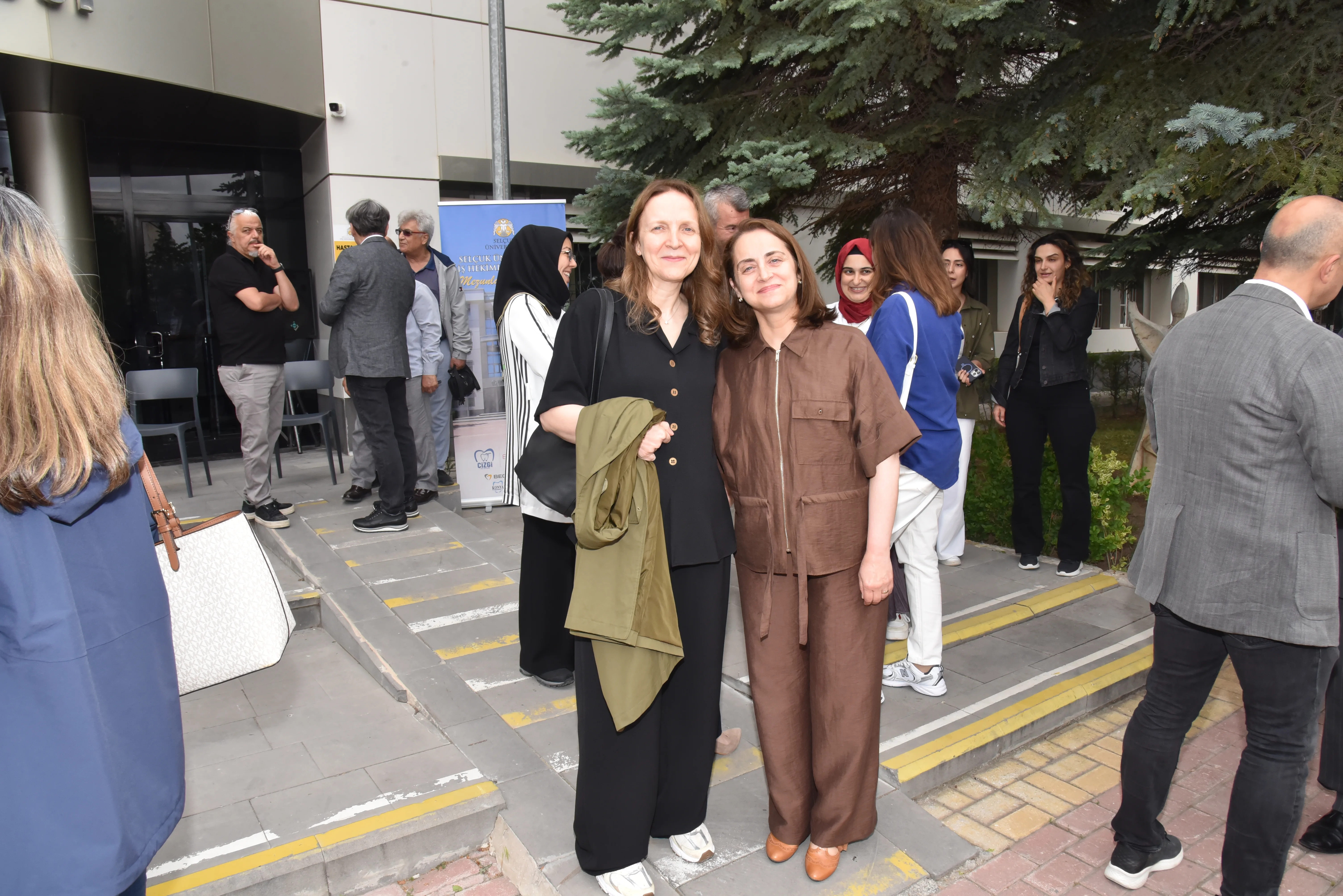 Selçuk Üniversitesi Diş Hekimliği Fakültesi Mezunları Geleneksel Buluşmada Bir Araya Geldi