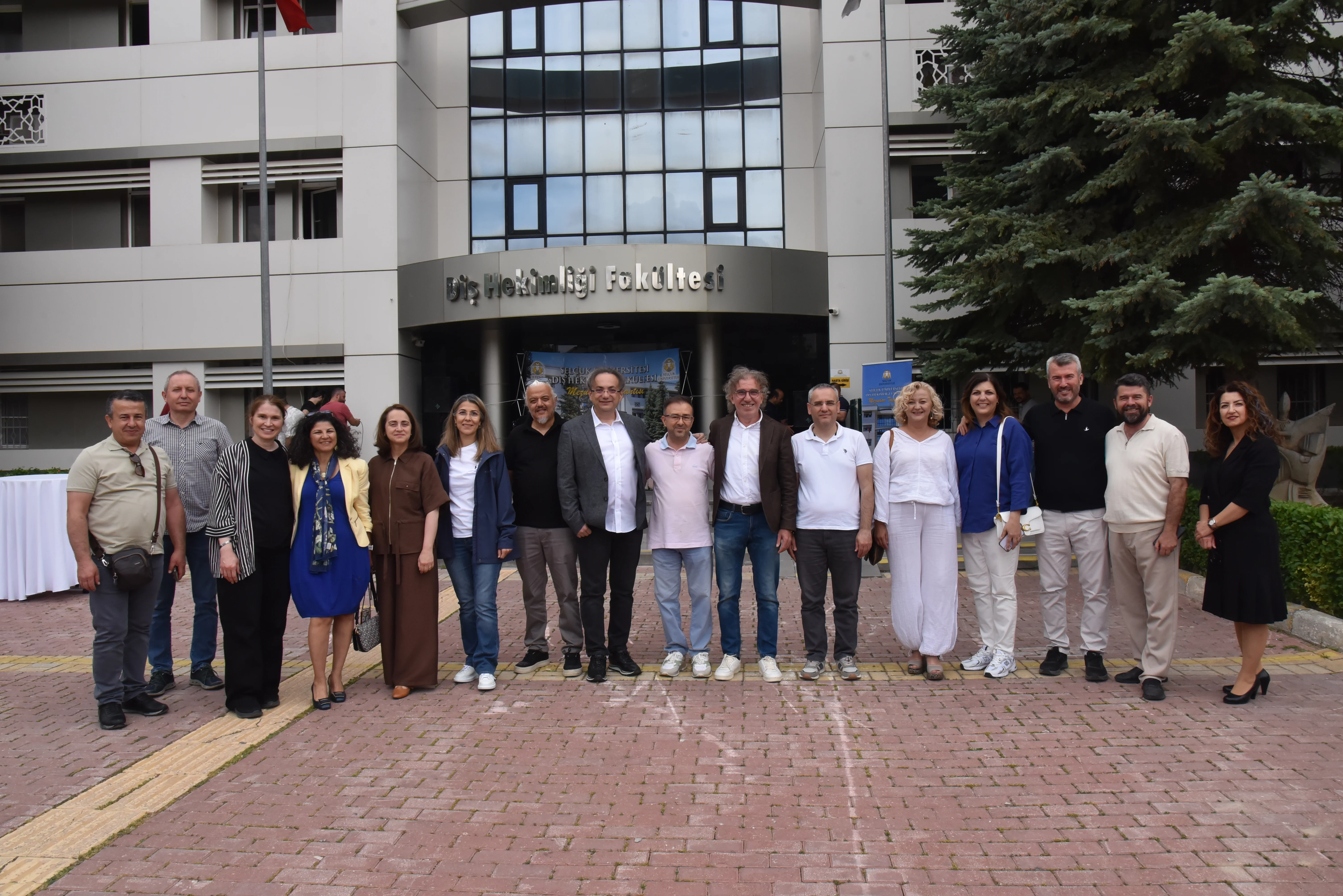 Selçuk Üniversitesi Diş Hekimliği Fakültesi Mezunları Geleneksel Buluşmada Bir Araya Geldi
