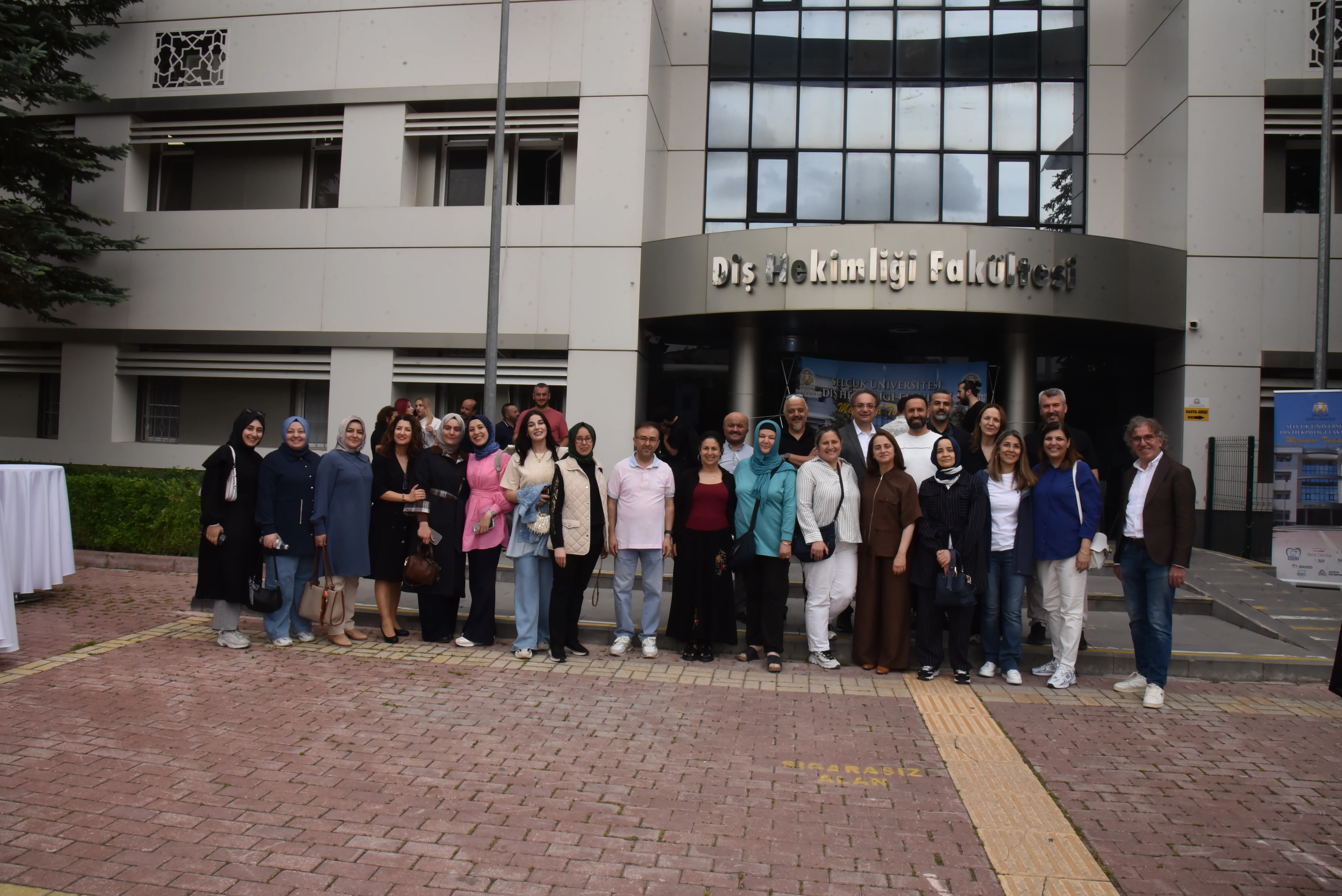 Selçuk Üniversitesi Diş Hekimliği Fakültesi Mezunları Geleneksel Buluşmada Bir Araya Geldi