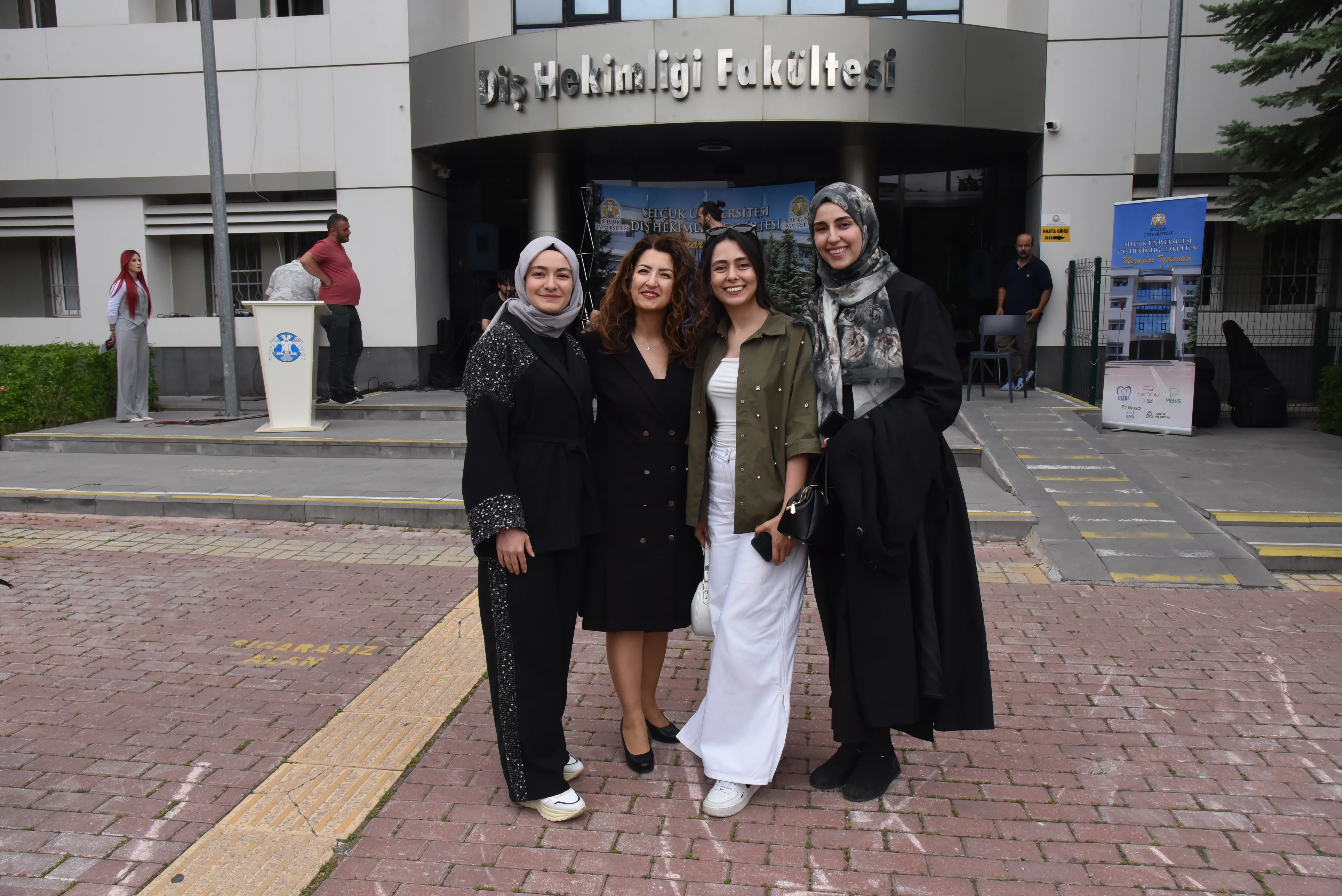 Selçuk Üniversitesi Diş Hekimliği Fakültesi Mezunları Geleneksel Buluşmada Bir Araya Geldi