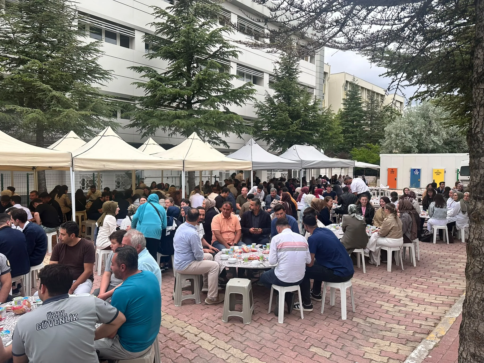 Selçuk Üniversitesi Diş Hekimliği Fakültesi Mezunları Geleneksel Buluşmada Bir Araya Geldi