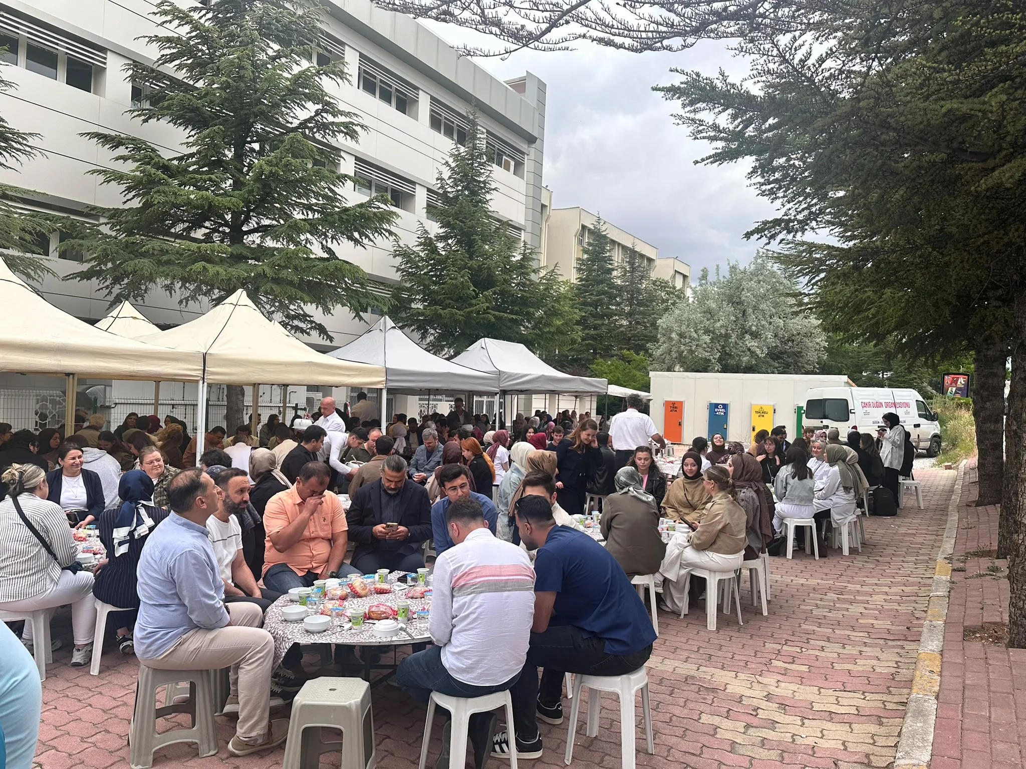 Selçuk Üniversitesi Diş Hekimliği Fakültesi Mezunları Geleneksel Buluşmada Bir Araya Geldi