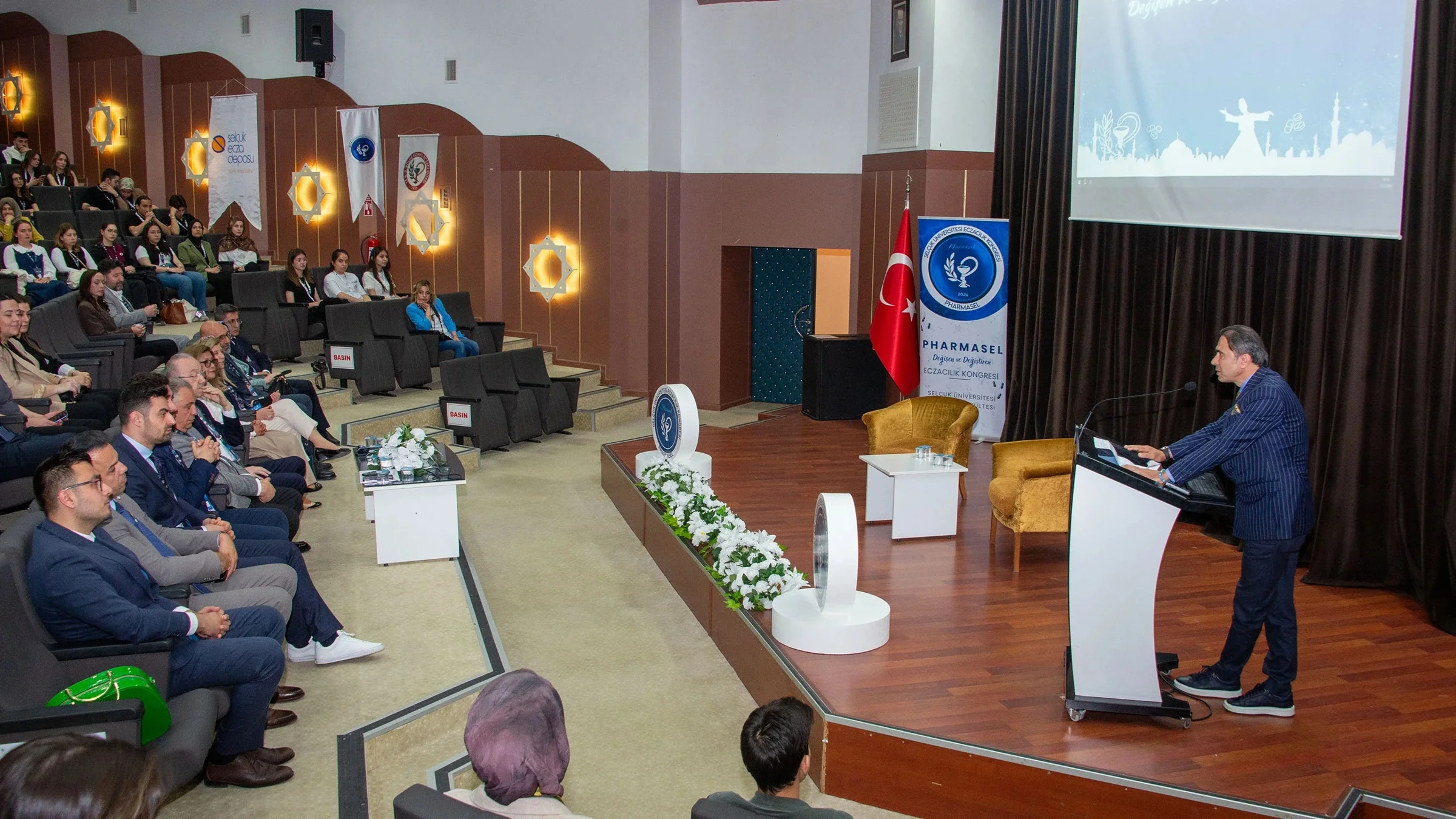 Fakültemizde eczacılığın geleceği konuşuldu