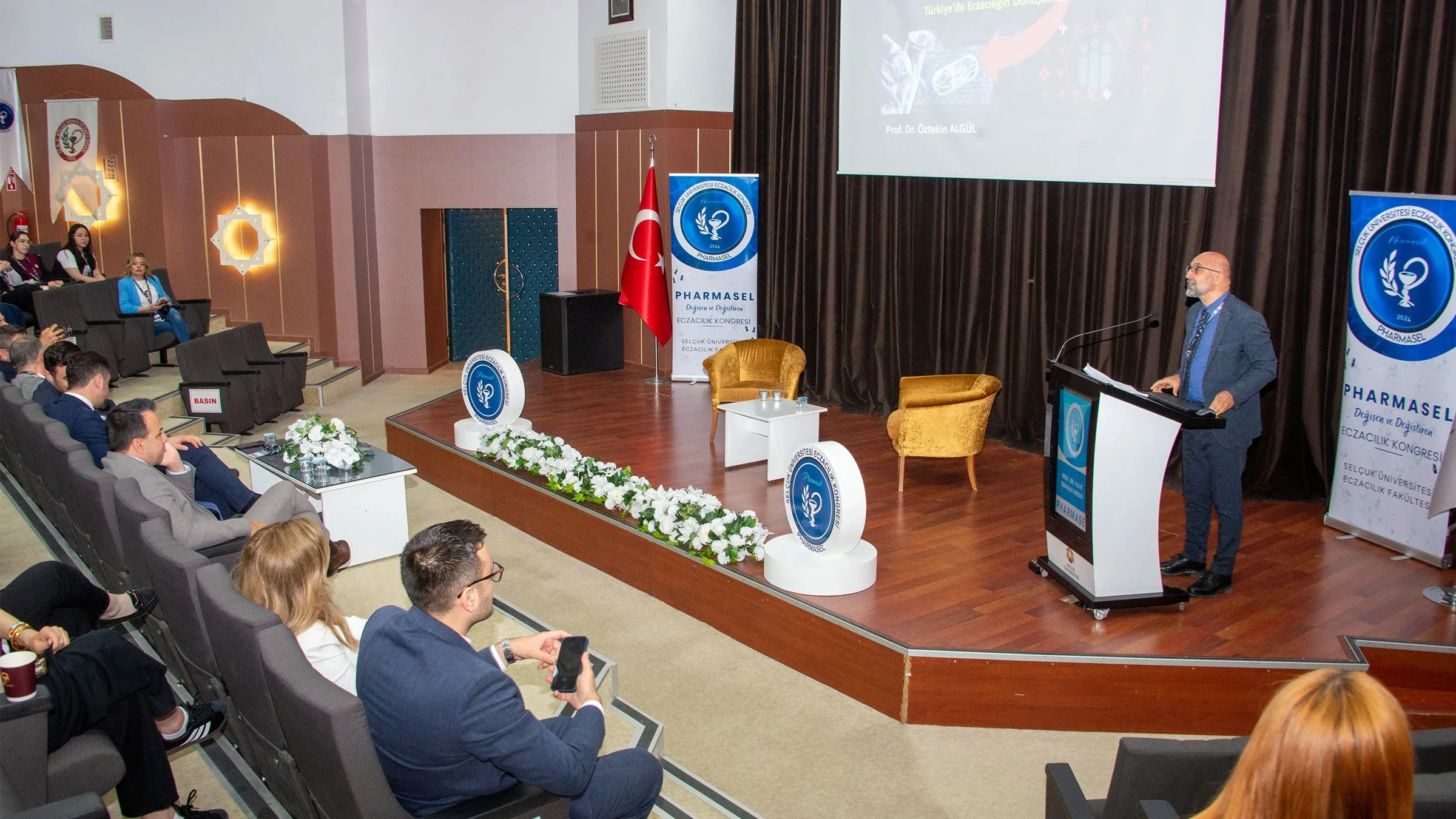 Fakültemizde eczacılığın geleceği konuşuldu