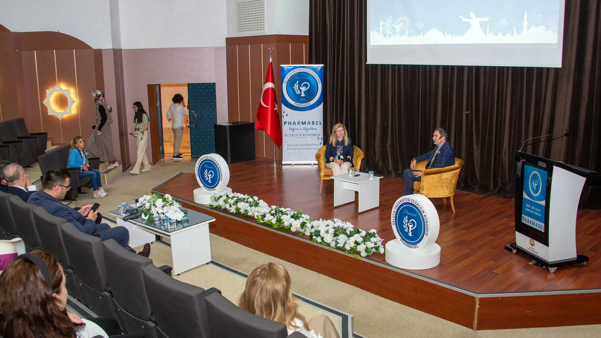 Fakültemizde eczacılığın geleceği konuşuldu