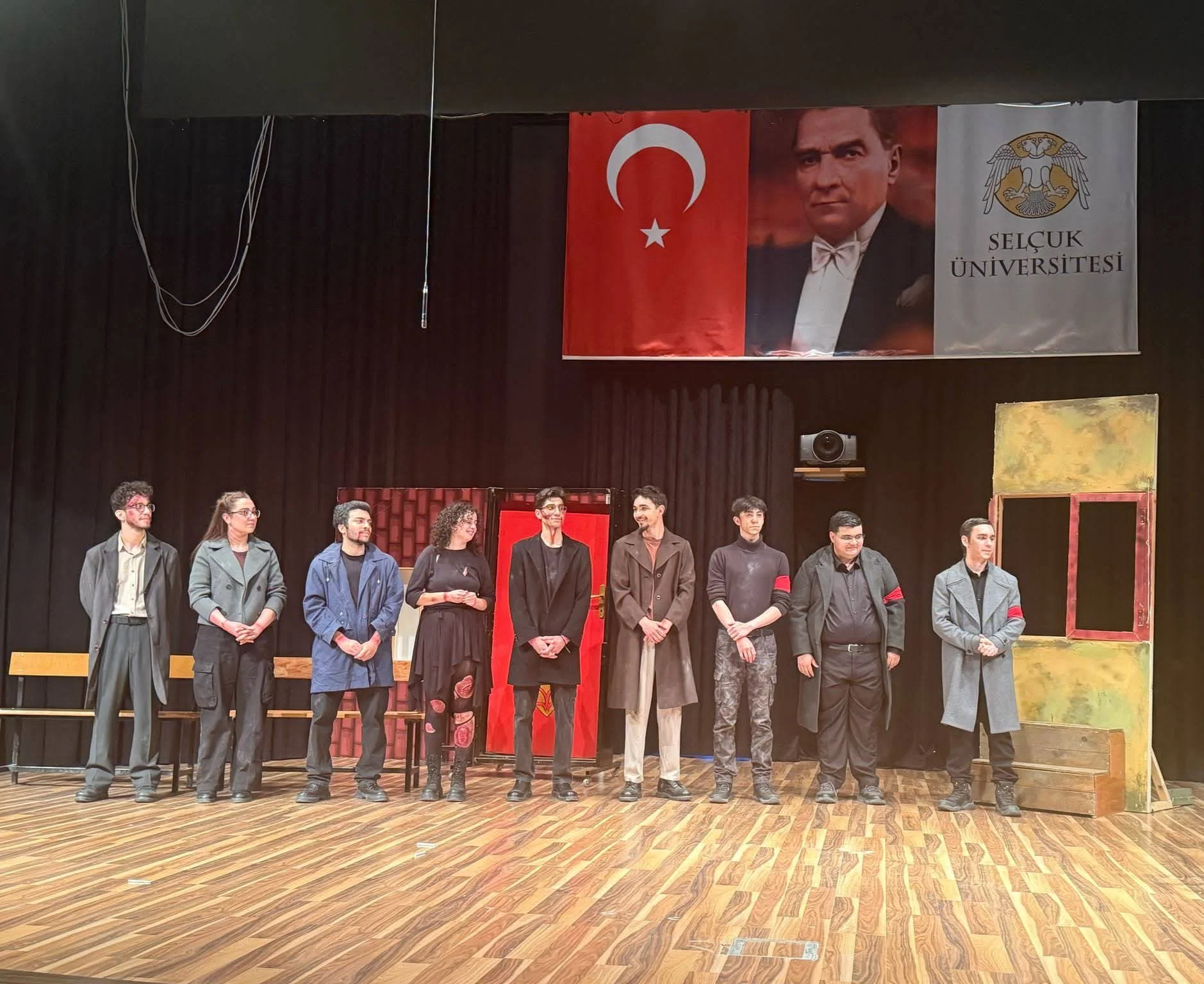 - Jean Paul Sartre'ın "Mezarsız Ölüler" (Morts sans sépultures) Adlı Tiyatro Oyunu
