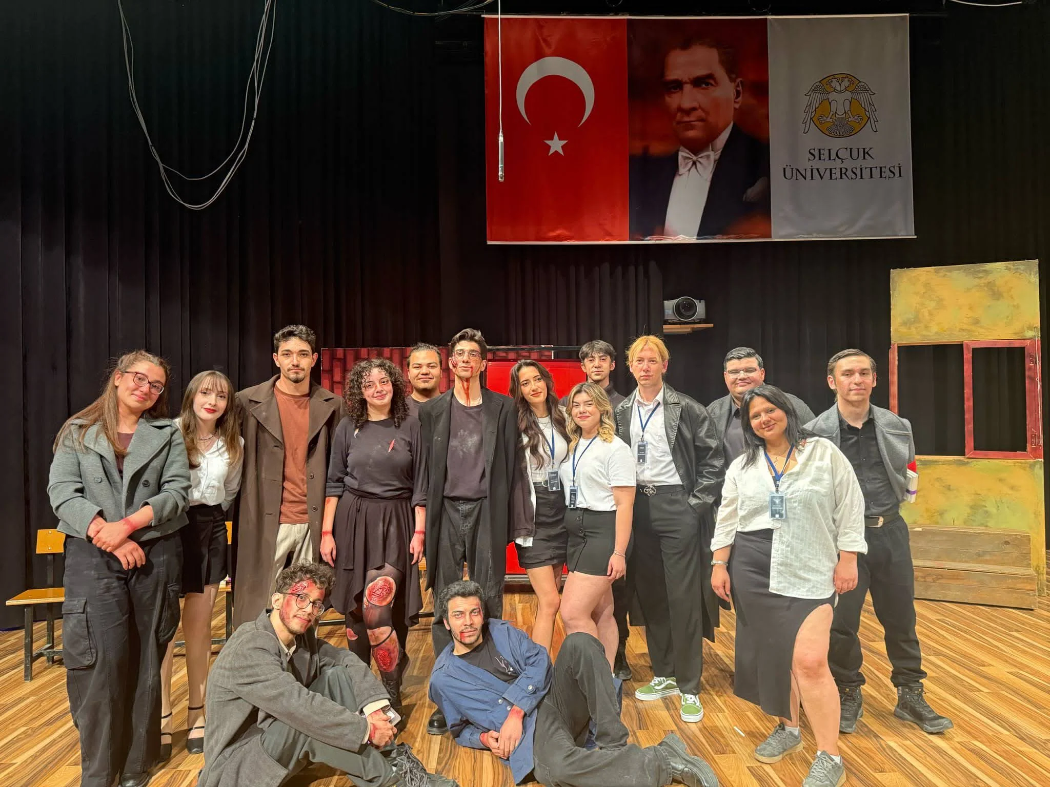 - Jean Paul Sartre'ın "Mezarsız Ölüler" (Morts sans sépultures) Adlı Tiyatro Oyunu