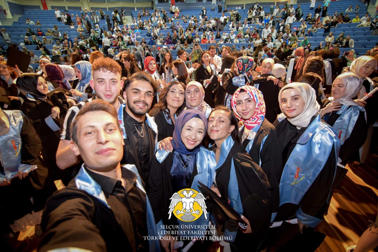 2022-2023 Akademik Yılı Türk Dili ve Edebiyatı Bölümü Mezuniyet Töreni