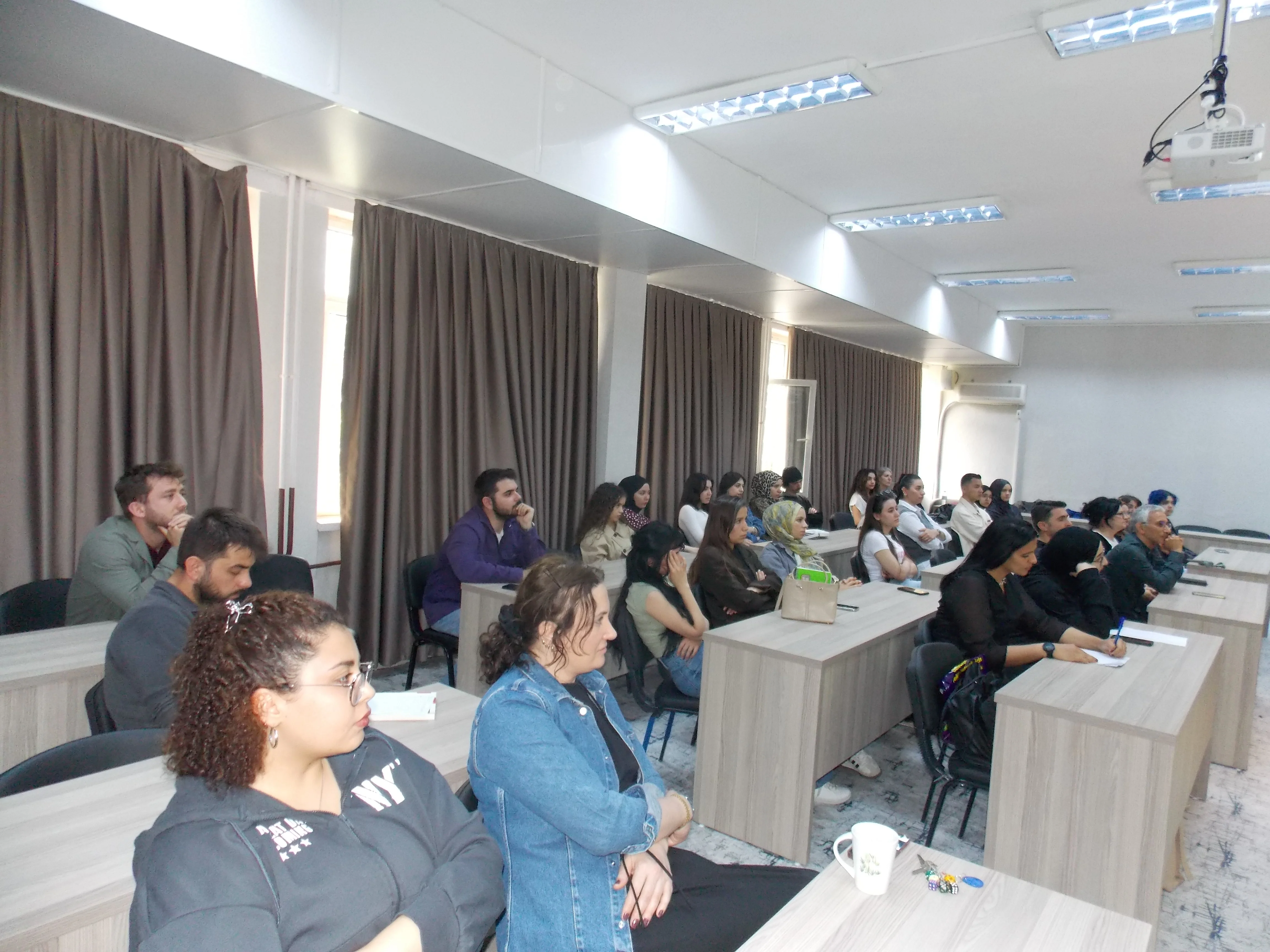 Selçuk Üniversitesi’nde “Fizikçinin Gözüyle Evren” Konuşması Yoğun İlgi Gördü