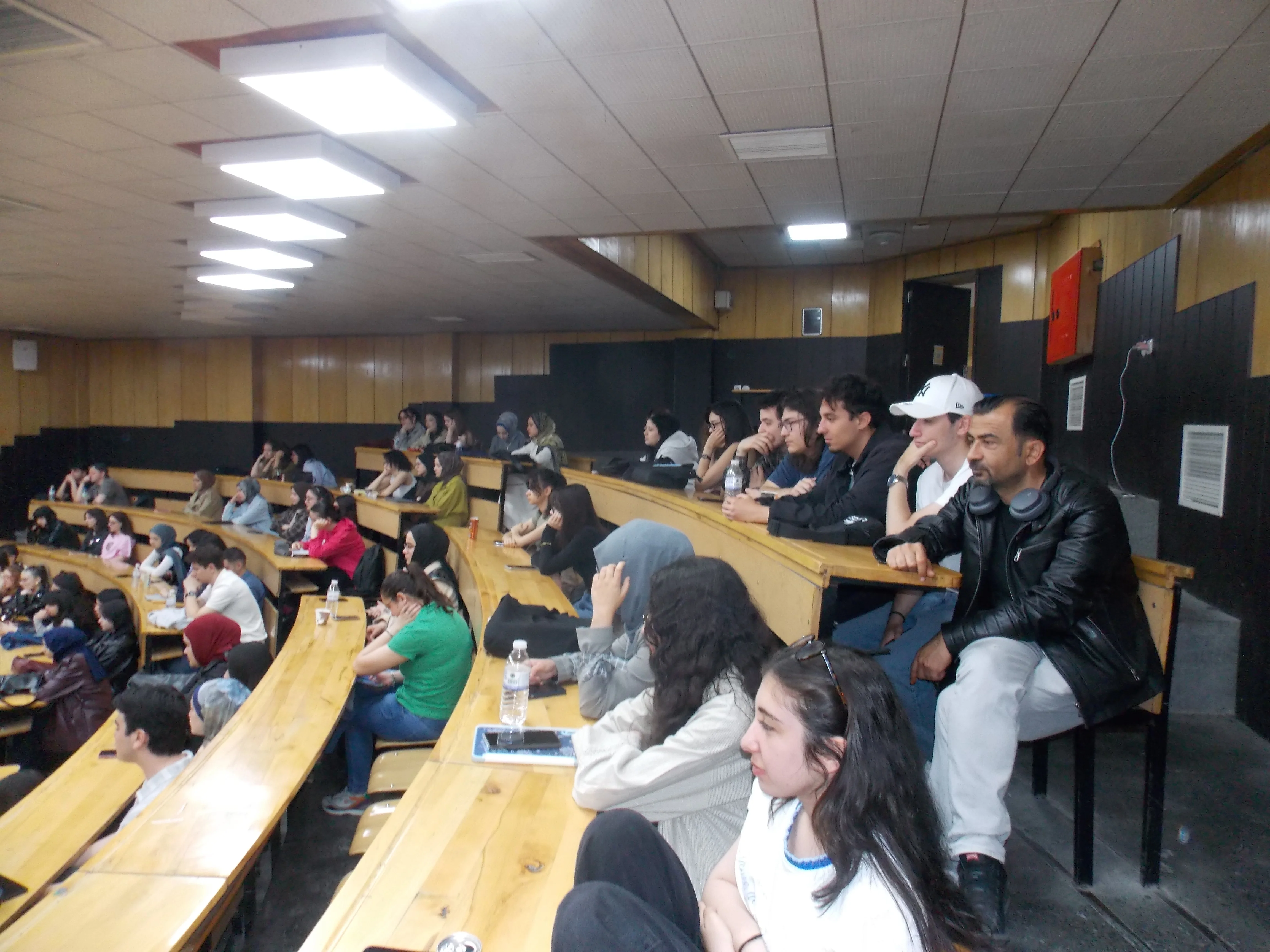Selçuk Üniversitesi Edebiyat Fakültesi’nde Bağımlılık Semineri Düzenlendi
