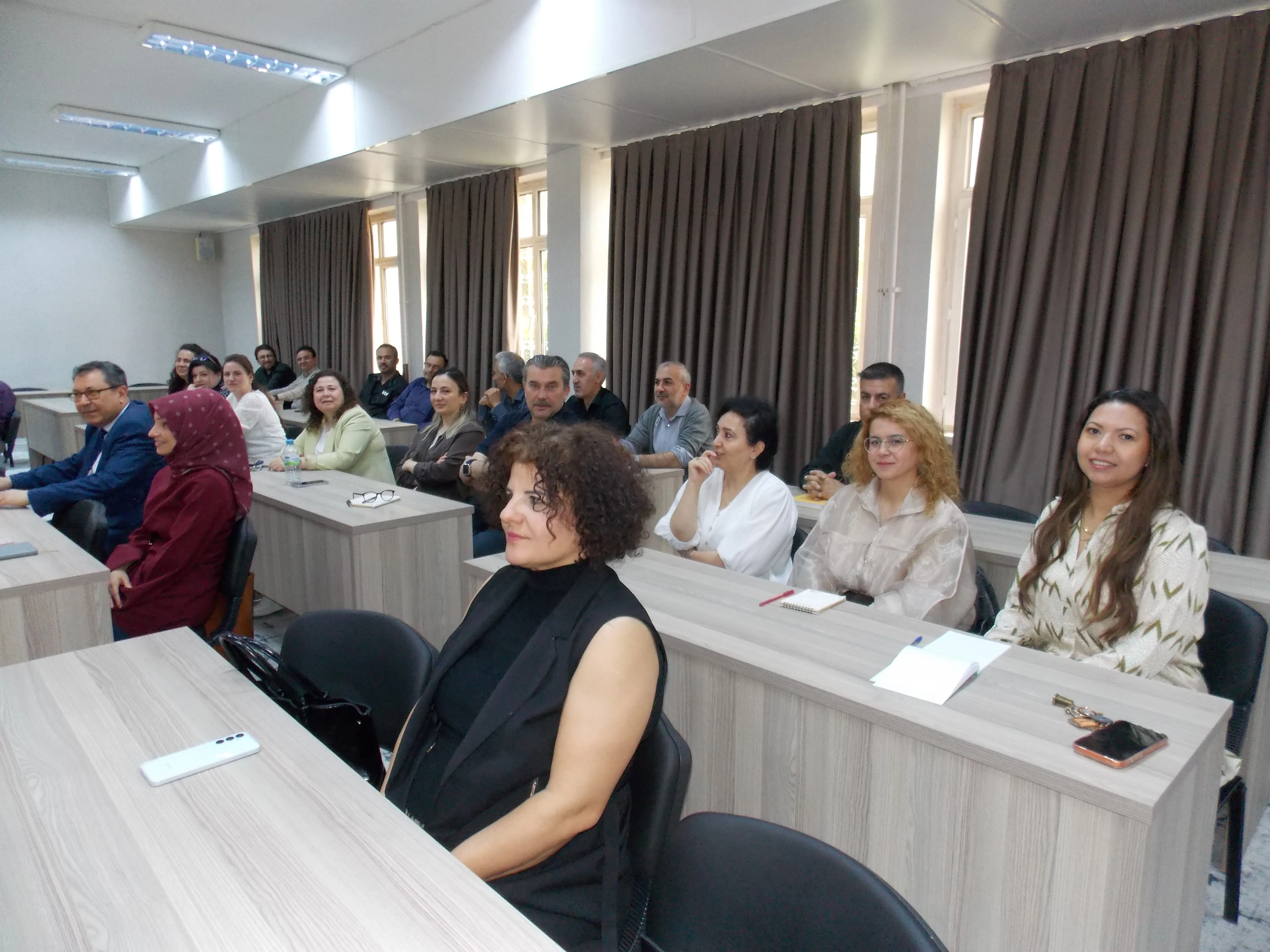 Selçuk Üniversitesi Edebiyat Fakültesi’nde TÜSEB Projeleri Bilgilendirme Toplantısı Düzenlendi