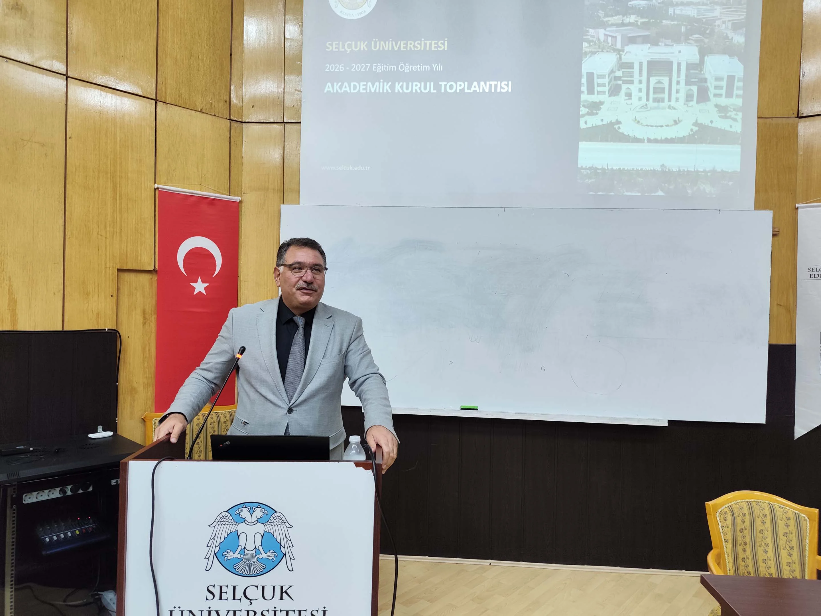 Selçuk Üniversitesi Edebiyat Fakültesinde 2026-2027 Eğitim-Öğretim Yılı Akademik Kurul Toplantısı Gerçekleştirildi