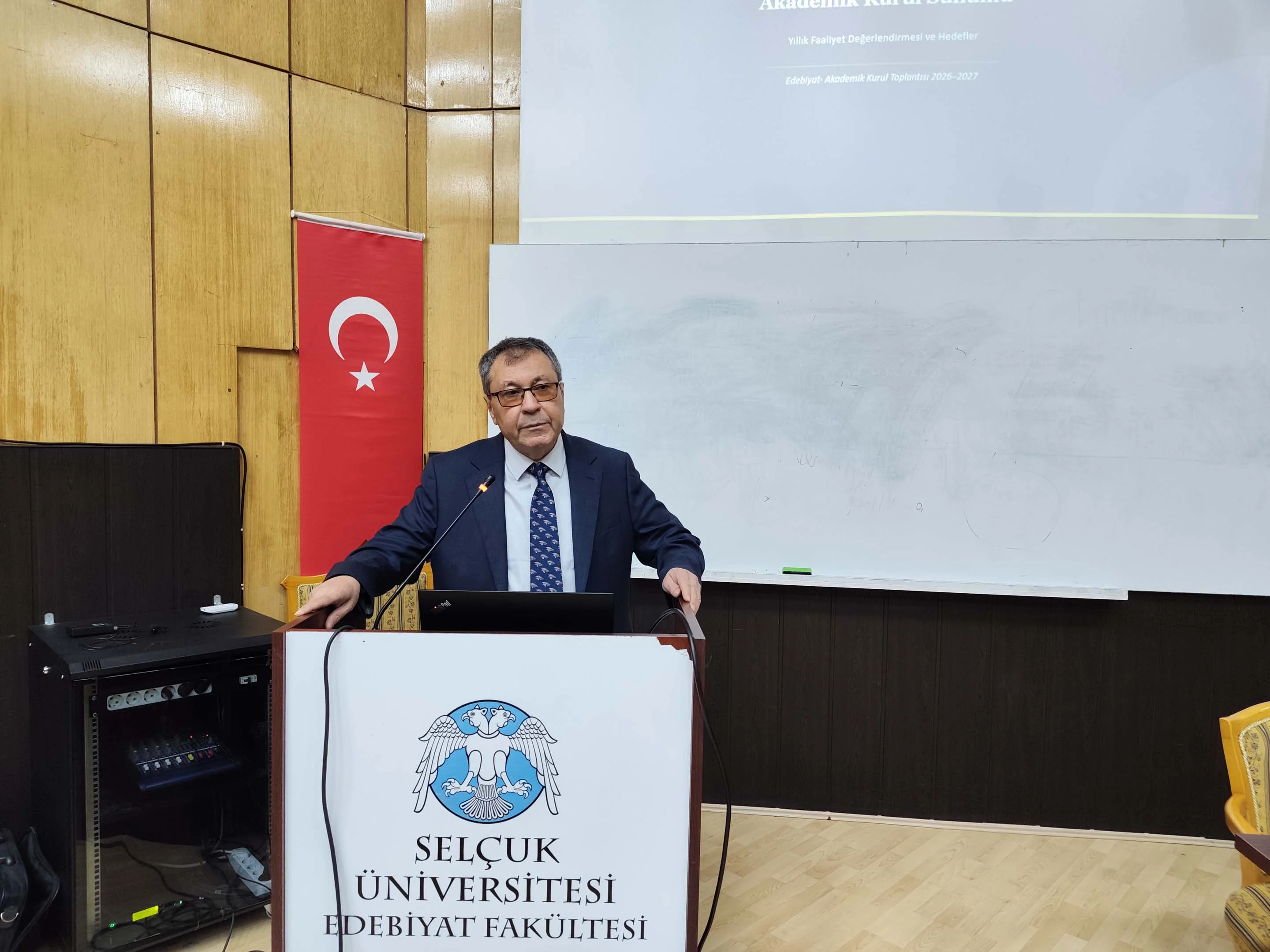 Selçuk Üniversitesi Edebiyat Fakültesinde 2026-2027 Eğitim-Öğretim Yılı Akademik Kurul Toplantısı Gerçekleştirildi