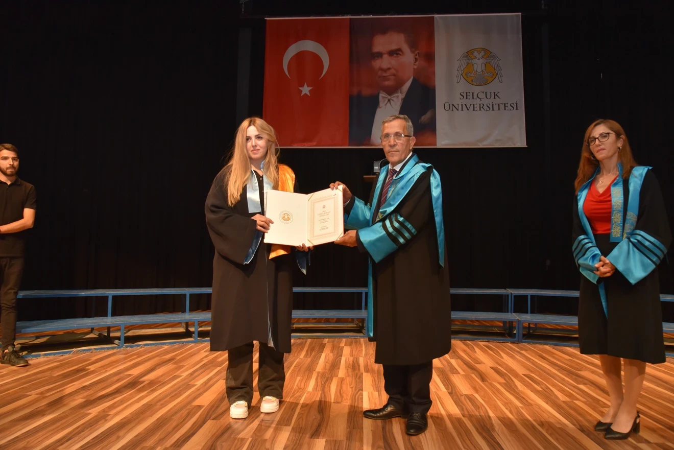 LİSANSÜSTÜ EĞİTİM ENSTİTÜ ÖDÜLLERİ SAHİPLERİNİ BULDU