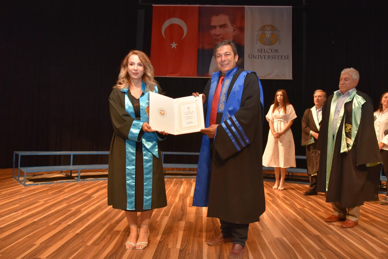 LİSANSÜSTÜ EĞİTİM ENSTİTÜ ÖDÜLLERİ SAHİPLERİNİ BULDU