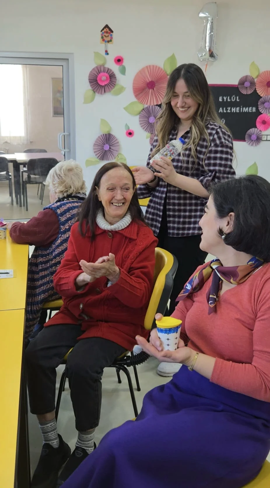 Endüstriyel Tasarım Öğrencilerinden Alzheimer Gündüz Yaşam Merkezi’ne Ziyaret