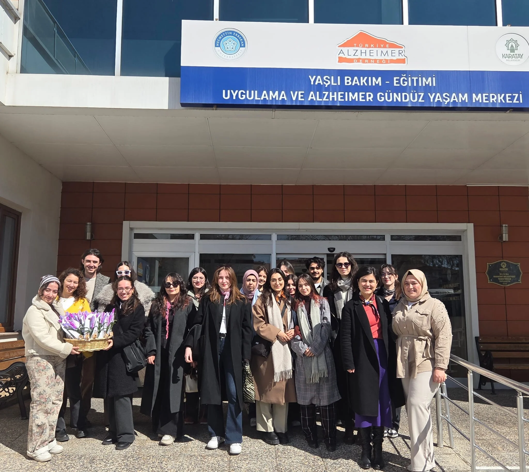 Endüstriyel Tasarım Öğrencilerinden Alzheimer Gündüz Yaşam Merkezi’ne Ziyaret