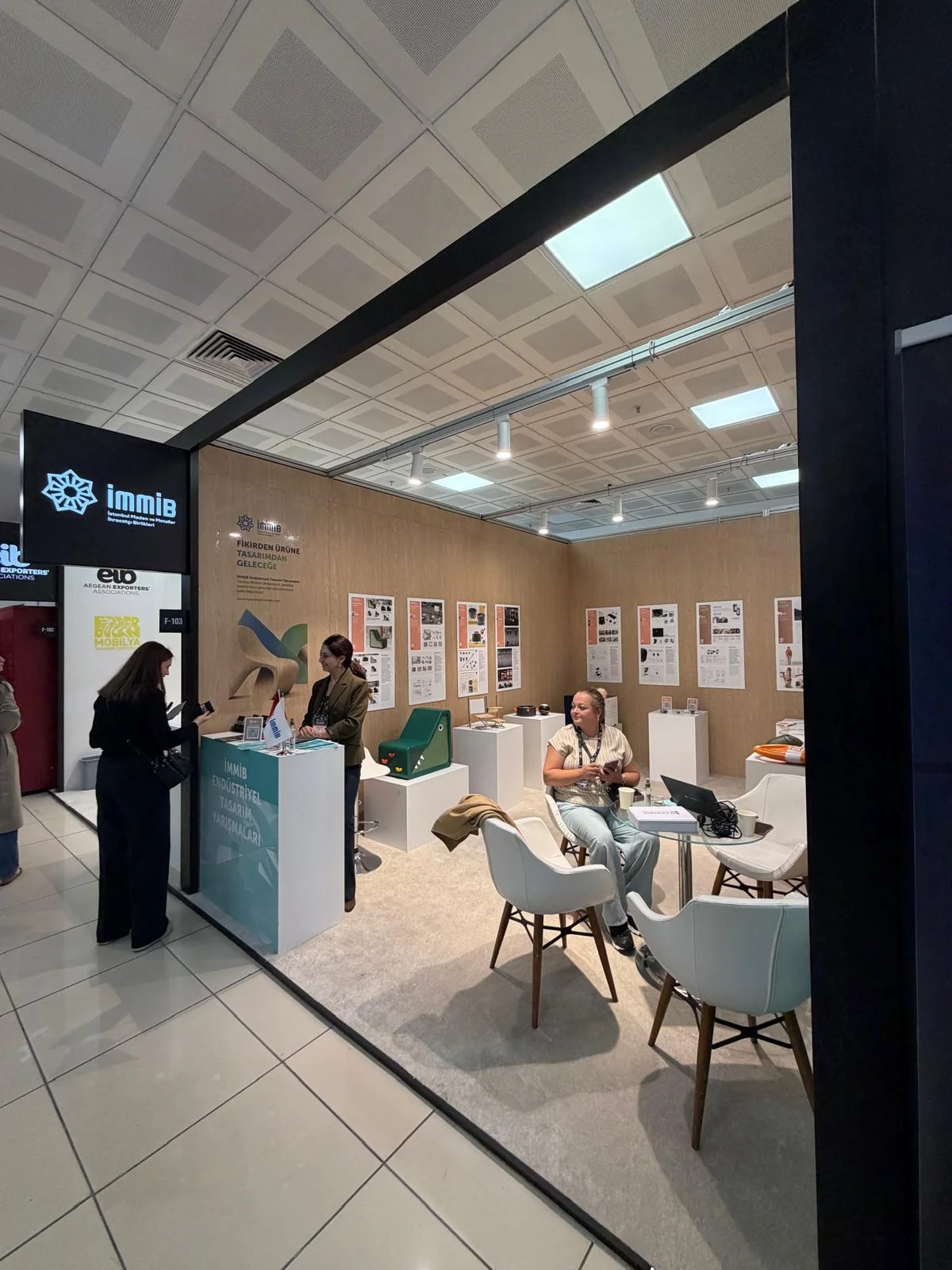Selçuk Endüstriyel Tasarım Yine Furnishings & Design' da