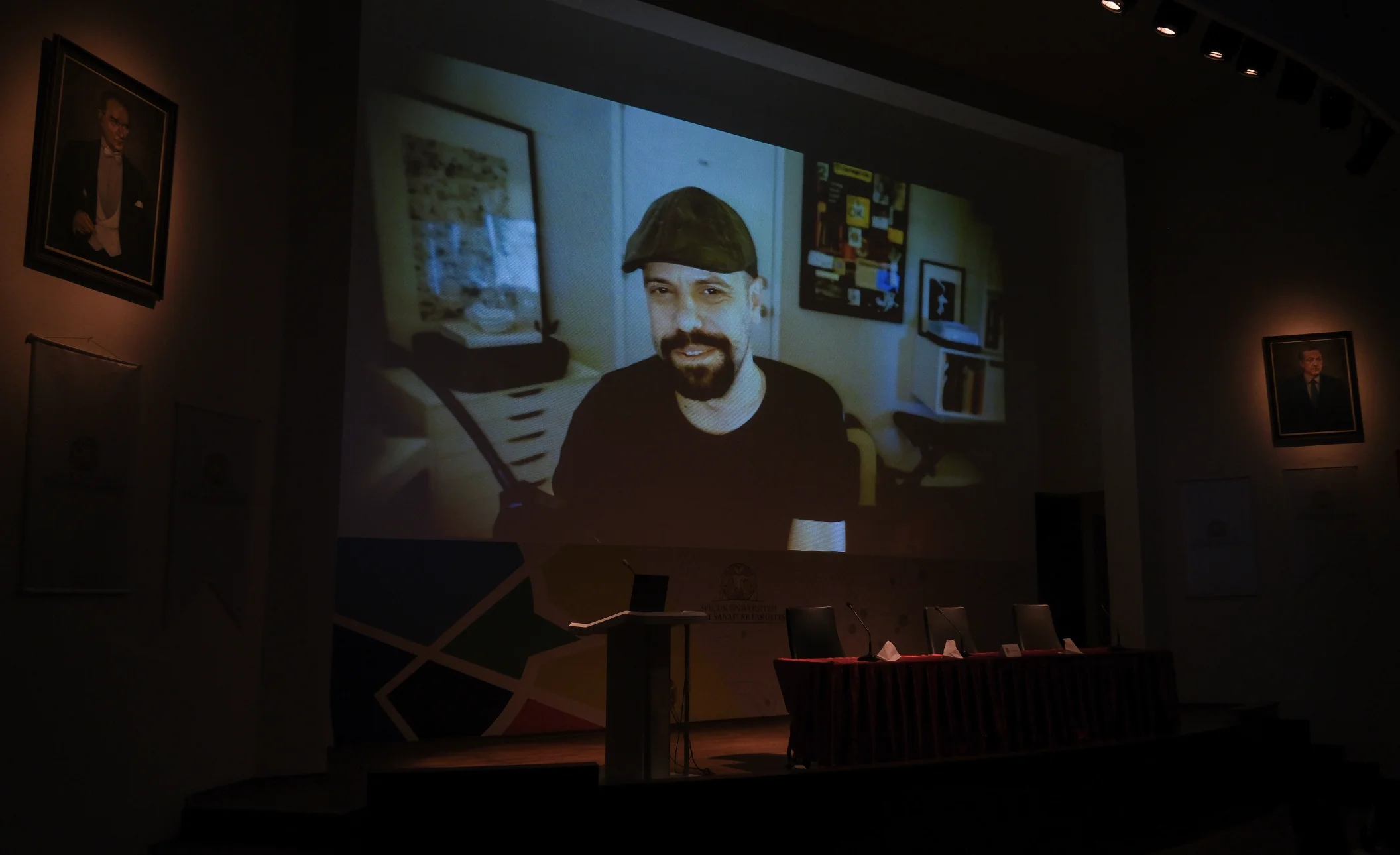 Video Gösterim / Ozan Karakoç konferansı gerçekleştirildi