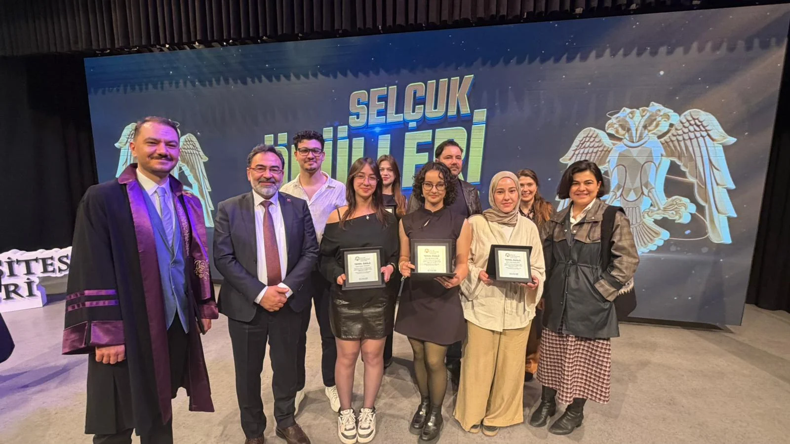 Selçuk Üniversitesinde başarıya katkı sağlayanlar ödüllendirildi