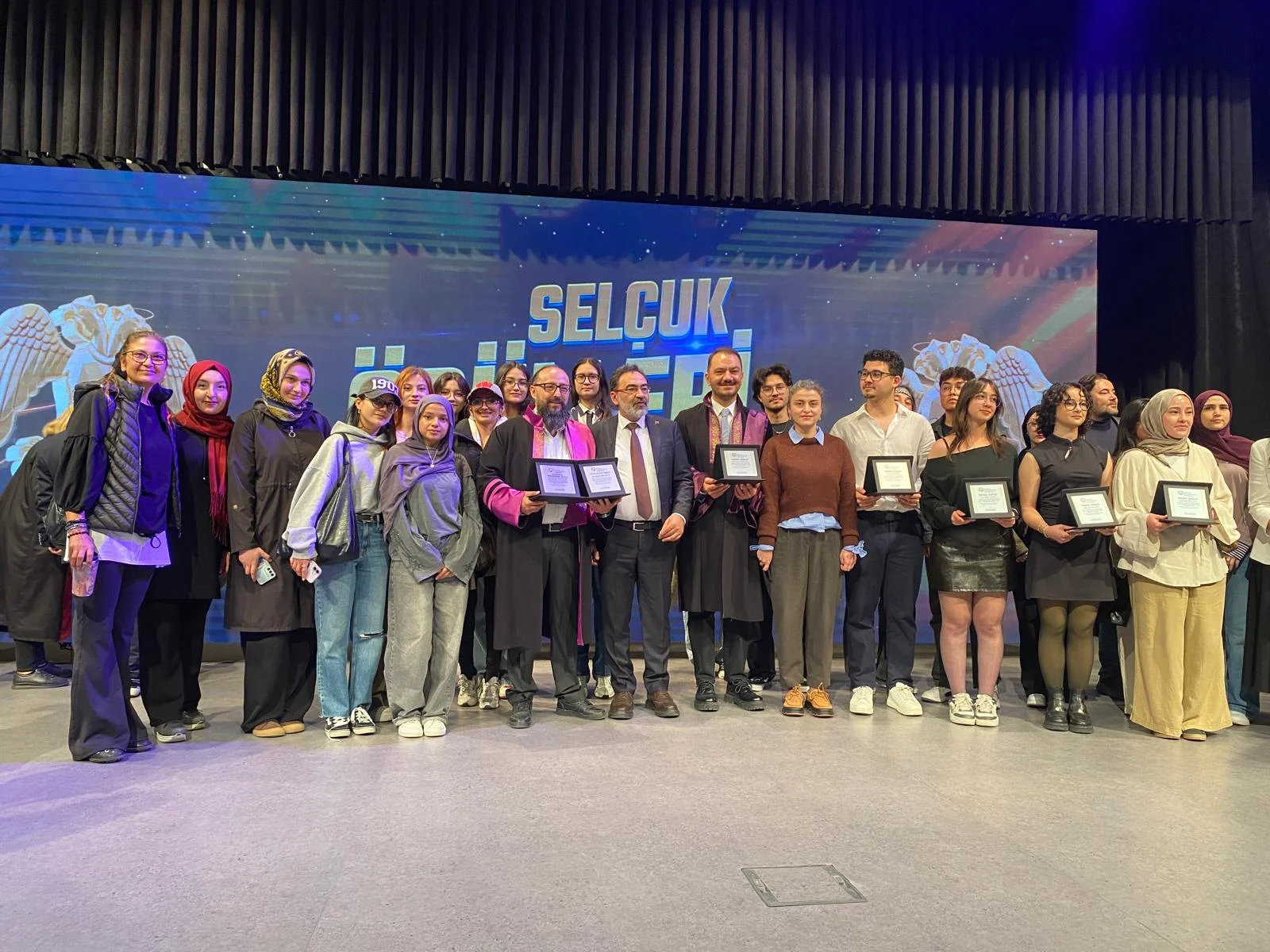 Selçuk Üniversitesinde başarıya katkı sağlayanlar ödüllendirildi