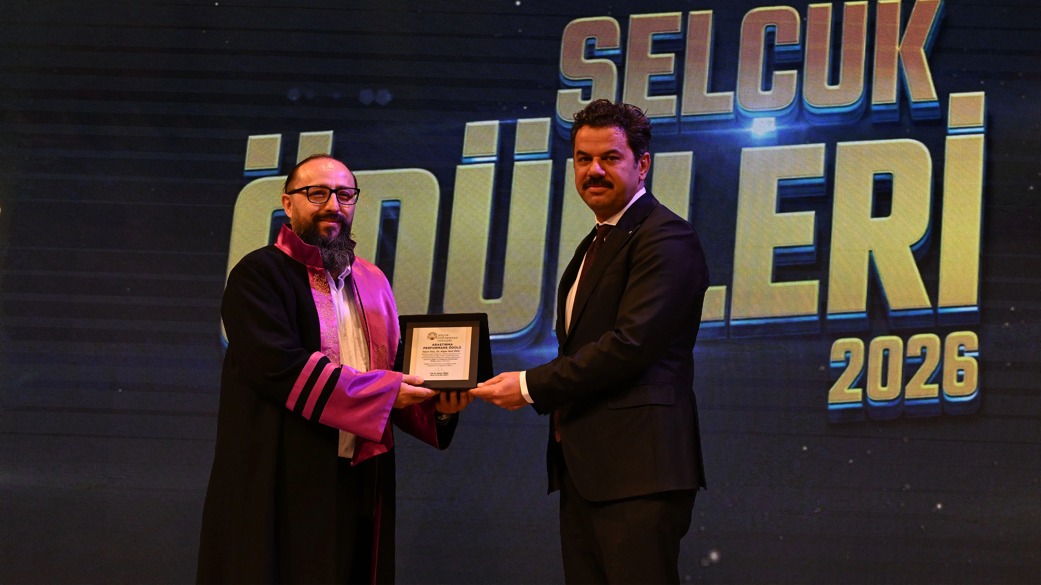 Selçuk Üniversitesinde başarıya katkı sağlayanlar ödüllendirildi