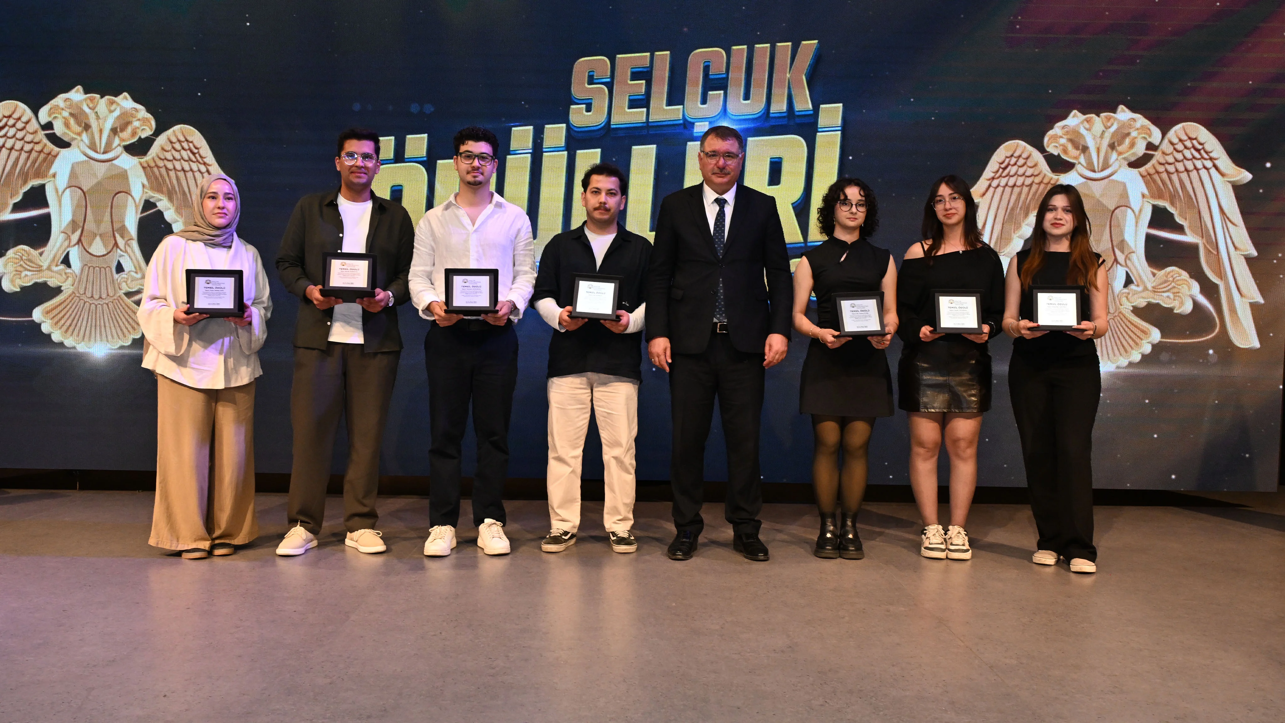 Selçuk Üniversitesinde başarıya katkı sağlayanlar ödüllendirildi