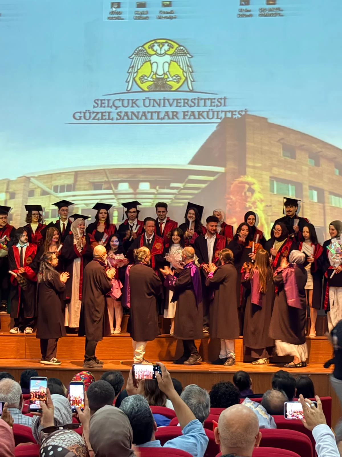 Fakültemizde Mezuniyet Coşkusu ve Yıl Sonu Sergisi Heyecanı