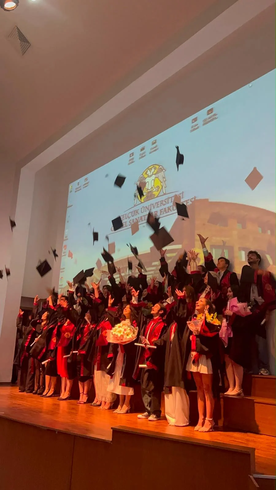 Fakültemizde Mezuniyet Coşkusu ve Yıl Sonu Sergisi Heyecanı