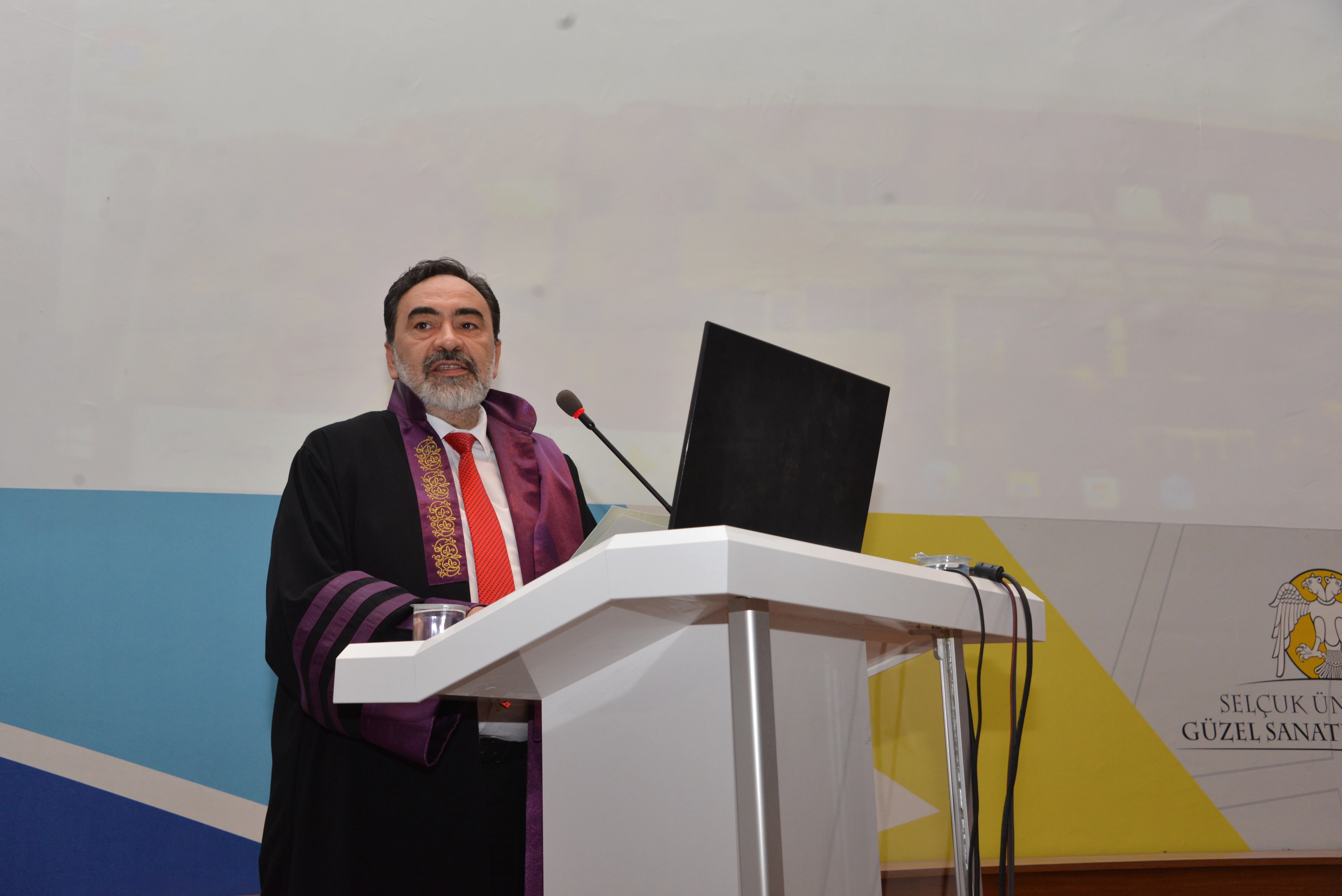 Fakültemizde Mezuniyet Coşkusu ve Yıl Sonu Sergisi Heyecanı