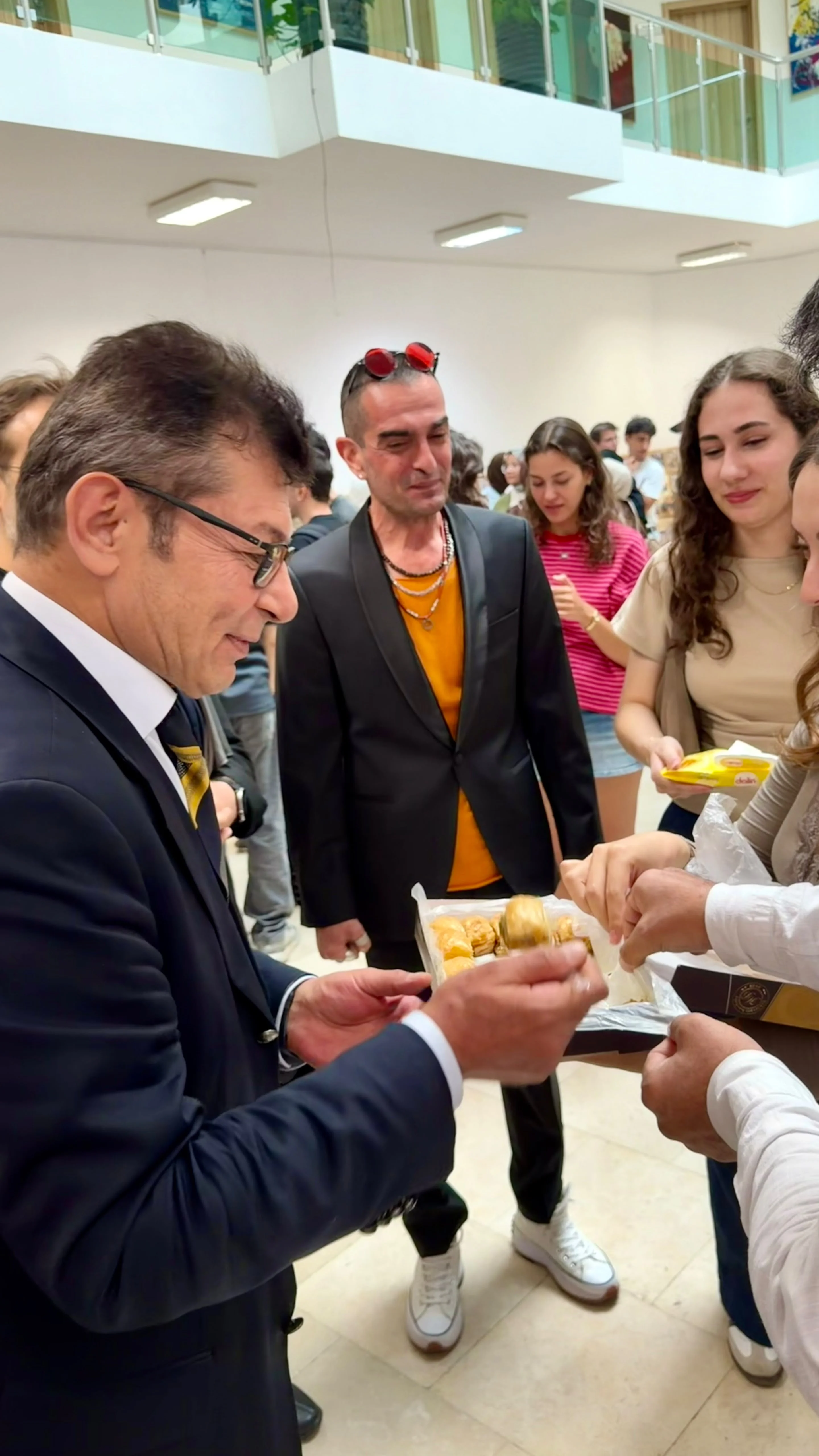 Fakültemiz 2026-2027 Eğitim ve Öğretim yılını "Gözümden"  sergisiyle açtı