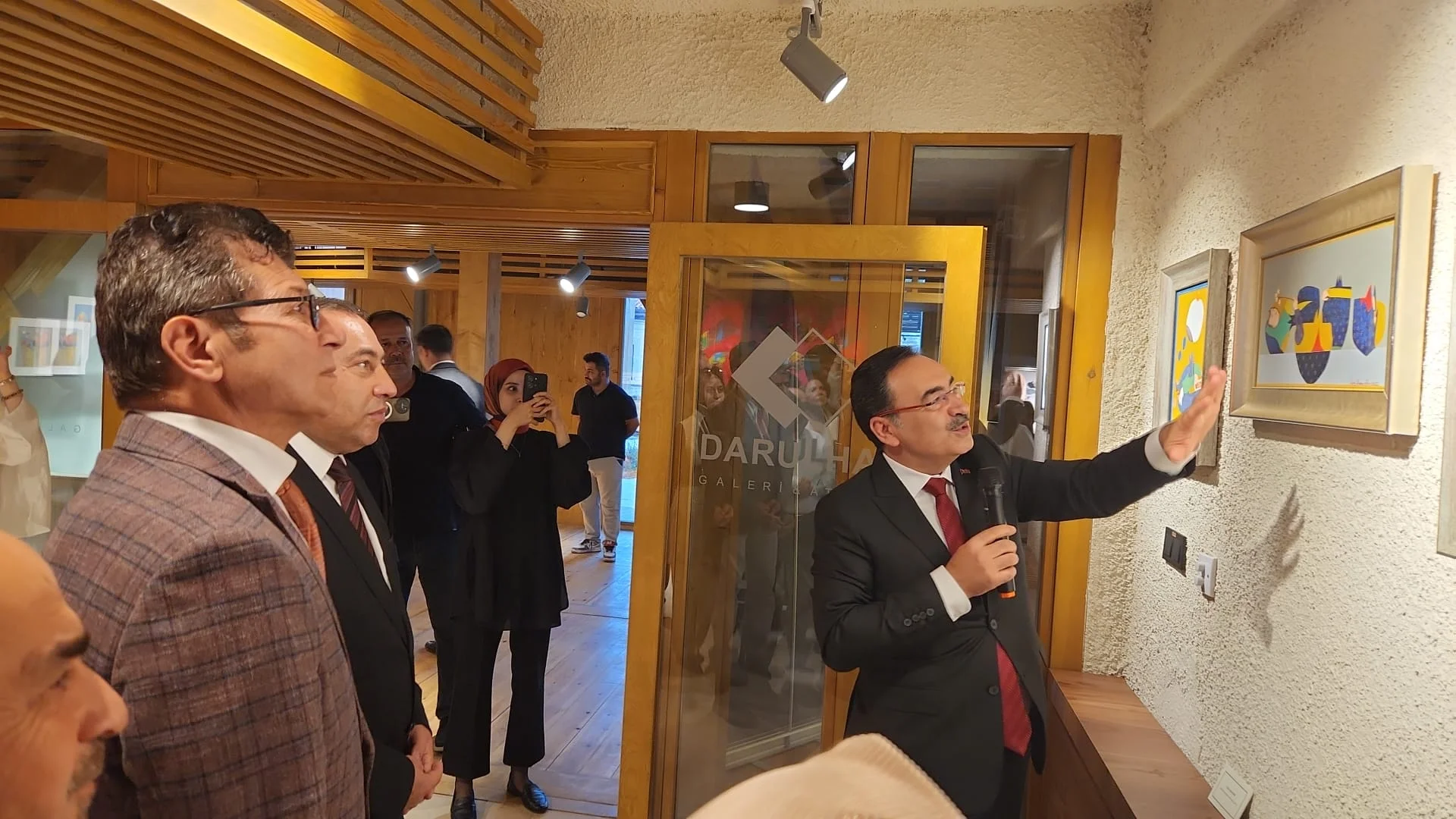 Fakültemiz Dekanı Prof. Dr. İlham Enveroğlu’nun “AŞK’A YOLCULUK” adlı Resim Sergisi gerçekleştirildi