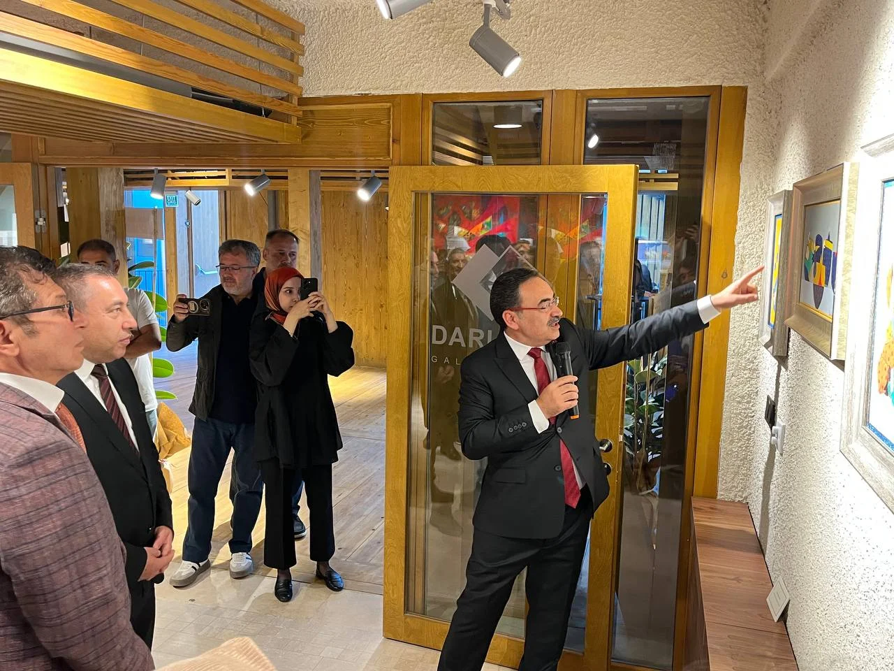 Fakültemiz Dekanı Prof. Dr. İlham Enveroğlu’nun “AŞK’A YOLCULUK” adlı Resim Sergisi gerçekleştirildi