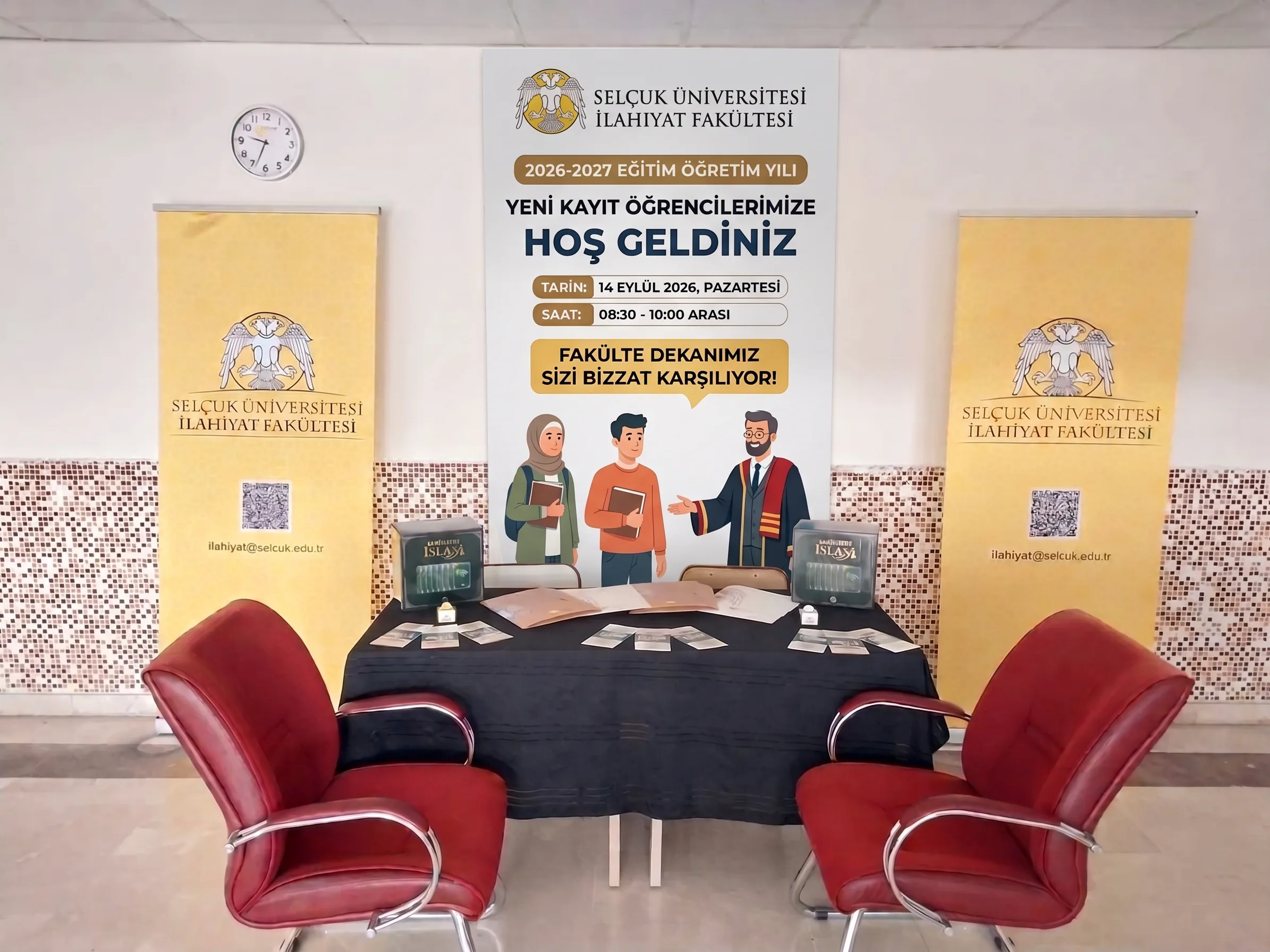 Yeni öğrencilerimiz ilk ders günü Dekanımız tarafından karşılandı
