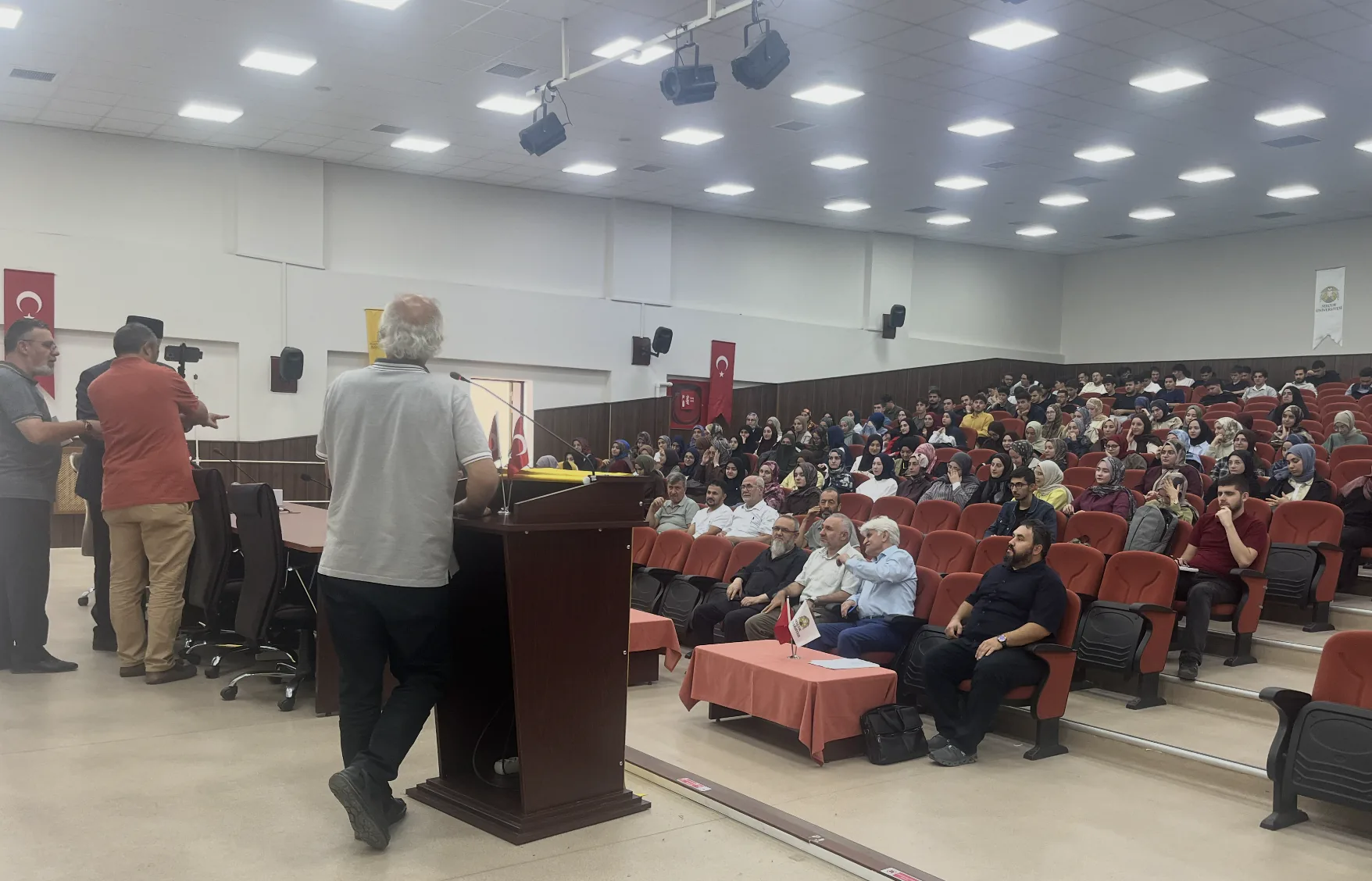 Prof. Dr. Salah Ebu’l-Hâc Fakültemizde Fıkıh Ekollerinin Gerekliliği Üzerine Bir Konferans Verdi