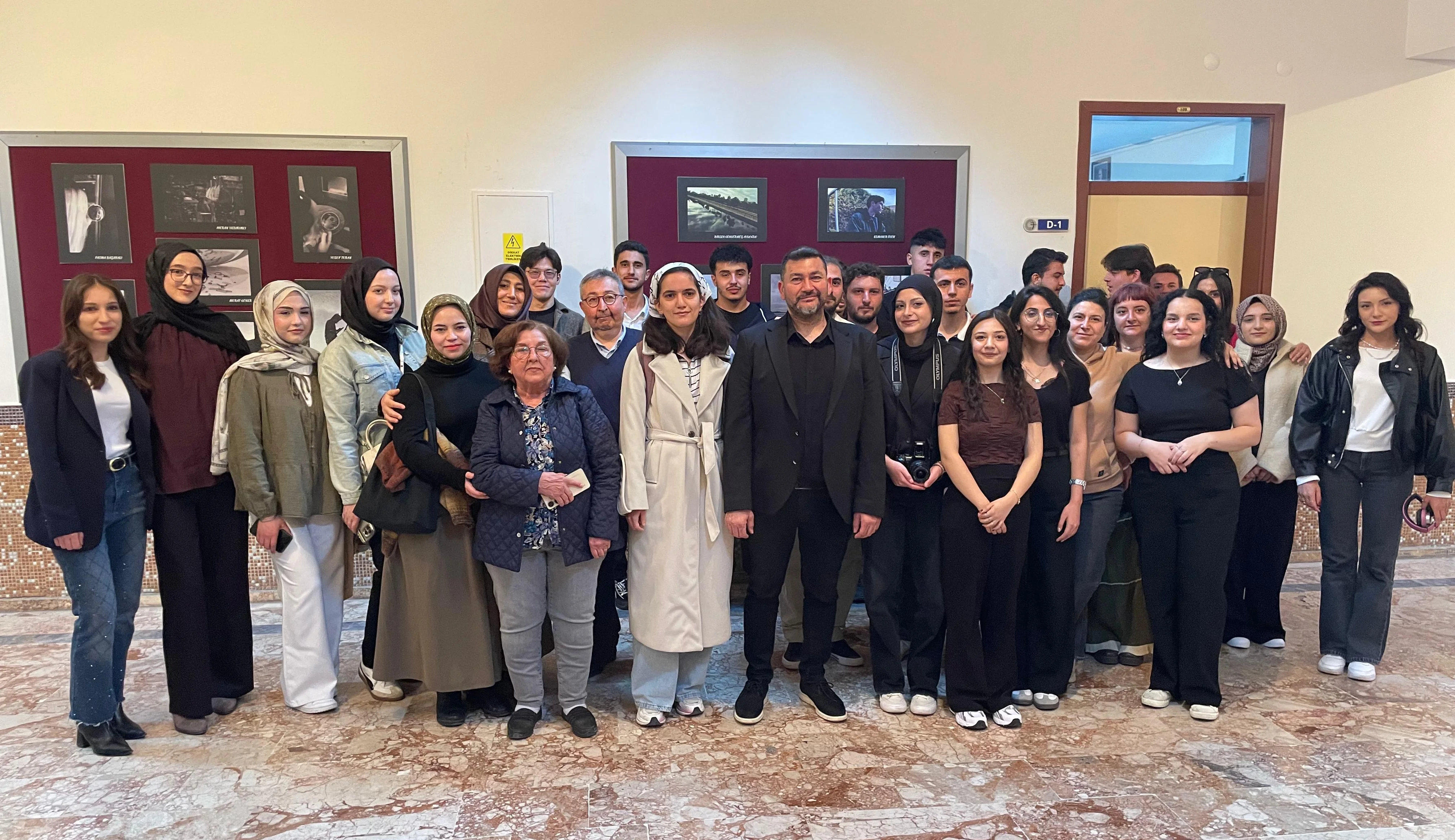 İletişim Fakültesinde ‘İkinci Bakış’ sergisine yoğun ilgi