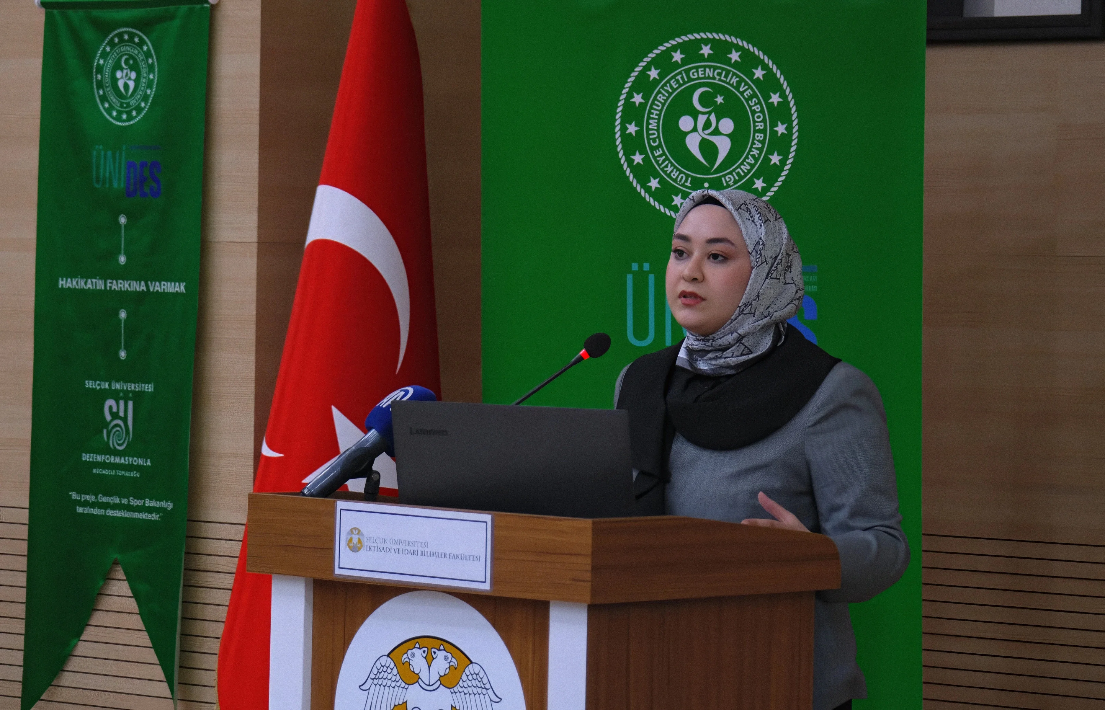 Selçuk Üniversitesinde dijital çağın tehdidi ele alındı: ‘Hakikatin Farkına Varmak’