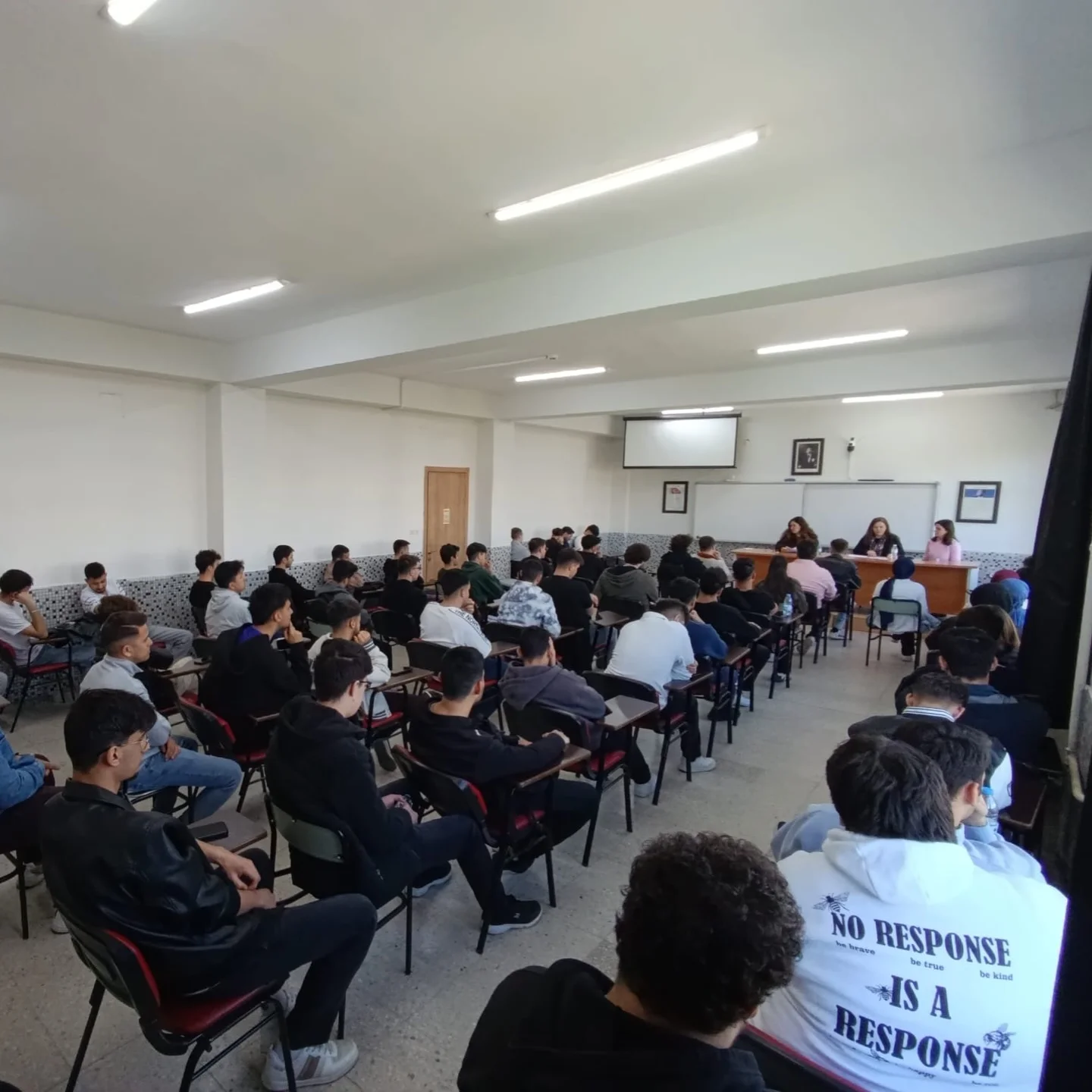 Dillerde Hürriyet, Yüreklerde Âkif