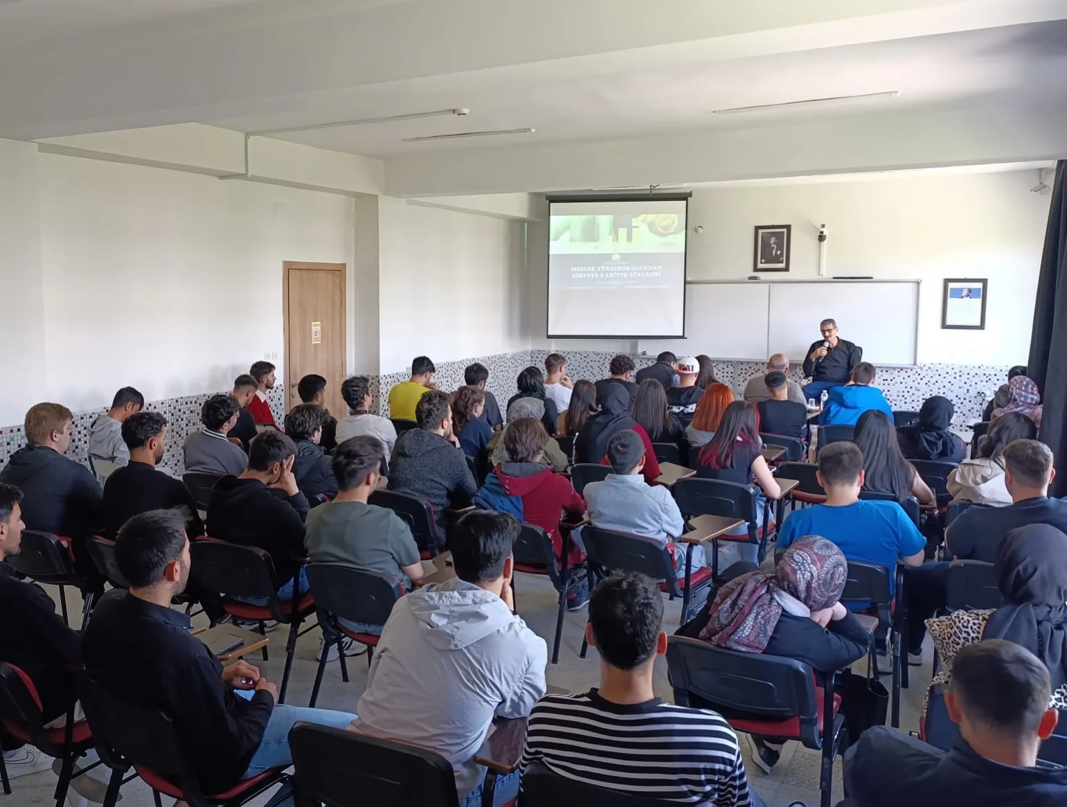 Meslek Yüksekokulundan Zirveye Kariyer Söyleşisi