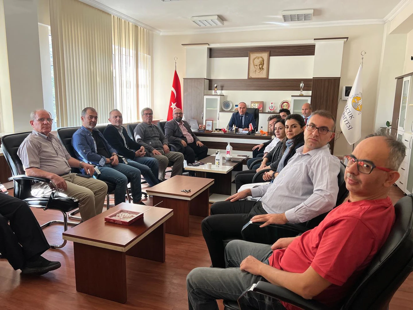 Meslek Yüksekokulumuzda, Müdürümüz Doç.Dr. Sinan AKTAŞ 'ın başkanlığında Akademik Kurul Toplantısı gerçekleştirilmiştir.