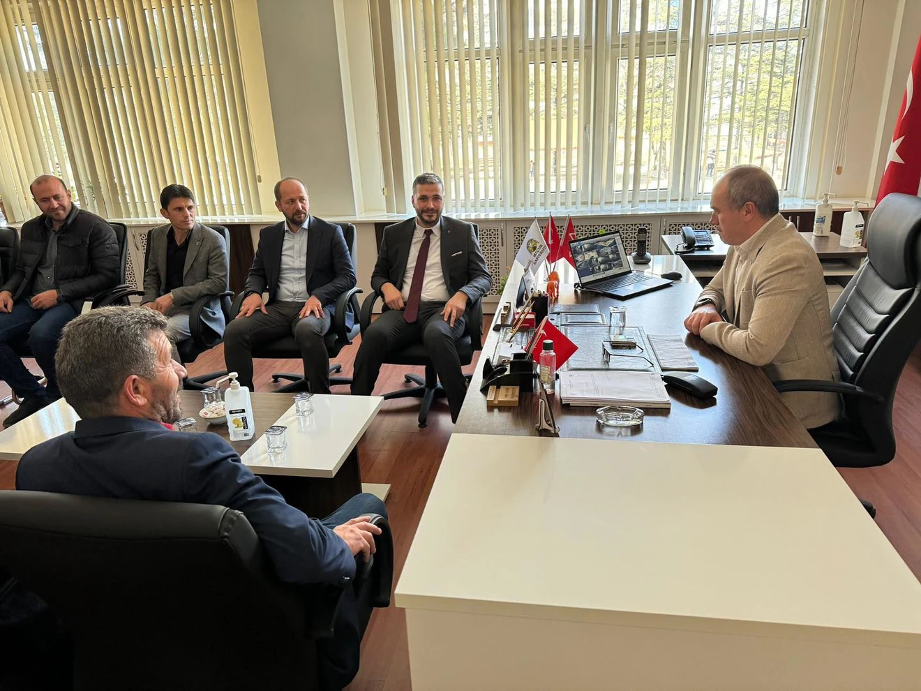 Cumhur İttifakı Ak Parti Ilgın Belediye Başkan Adayı Ömer APİL ve yönetim ekibi, Meslek Yüksekokulumuzu ziyaret etmişlerdir.